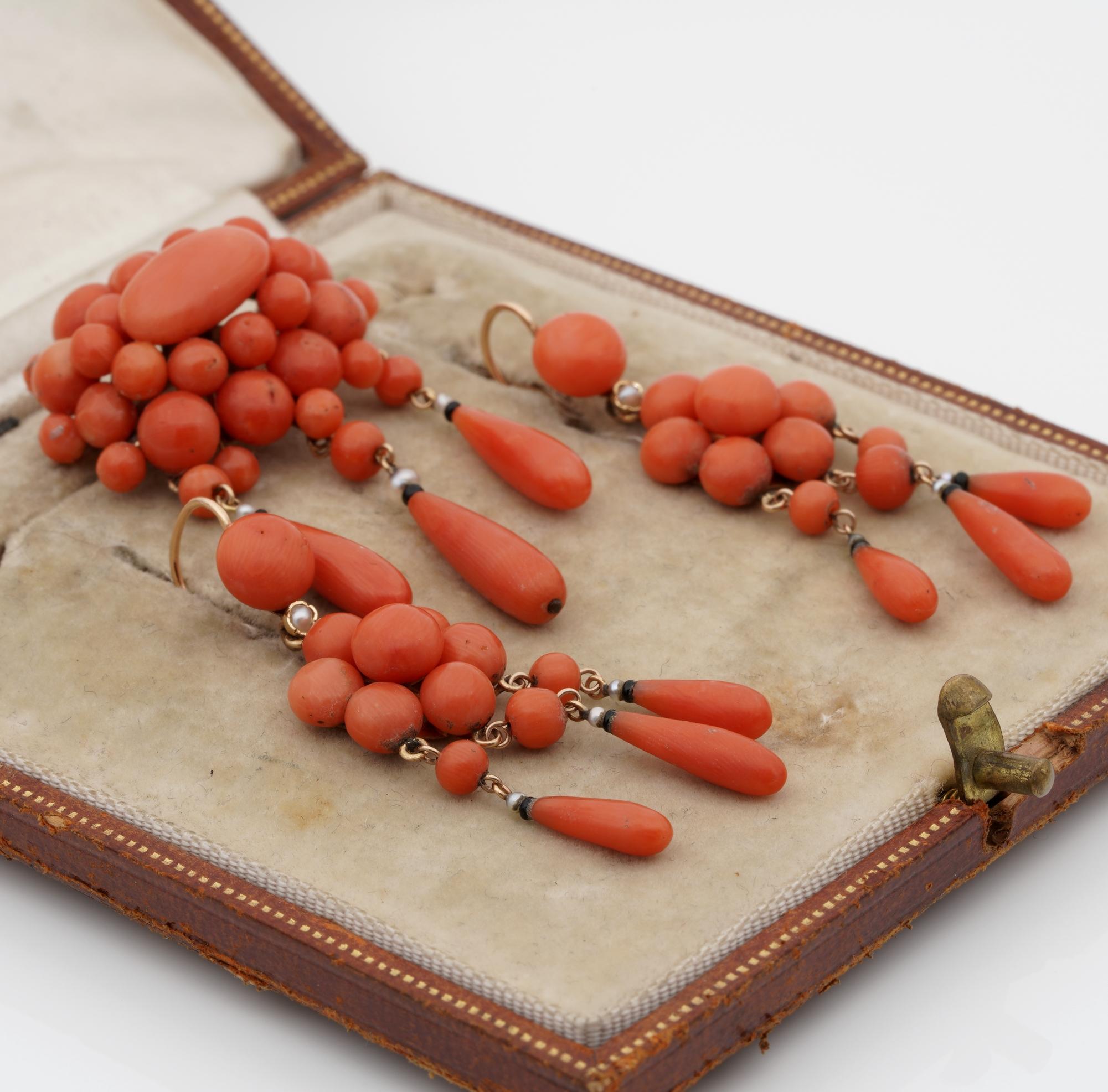 French Victorian Coral Earrings and Brooch suite 18 KT In Fair Condition For Sale In Napoli, IT