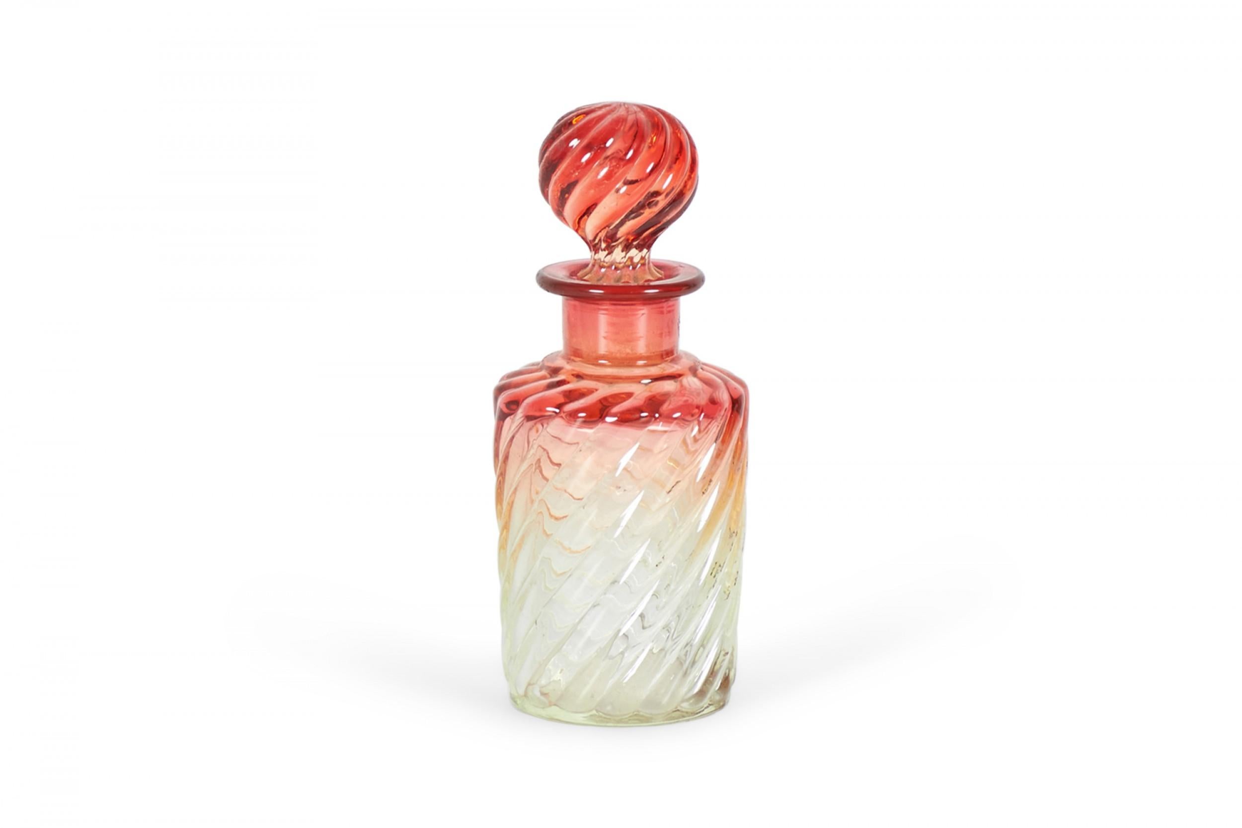 Vittoriano Bottiglie di profumo in cristallo Baccarat in stile vittoriano francese in vendita