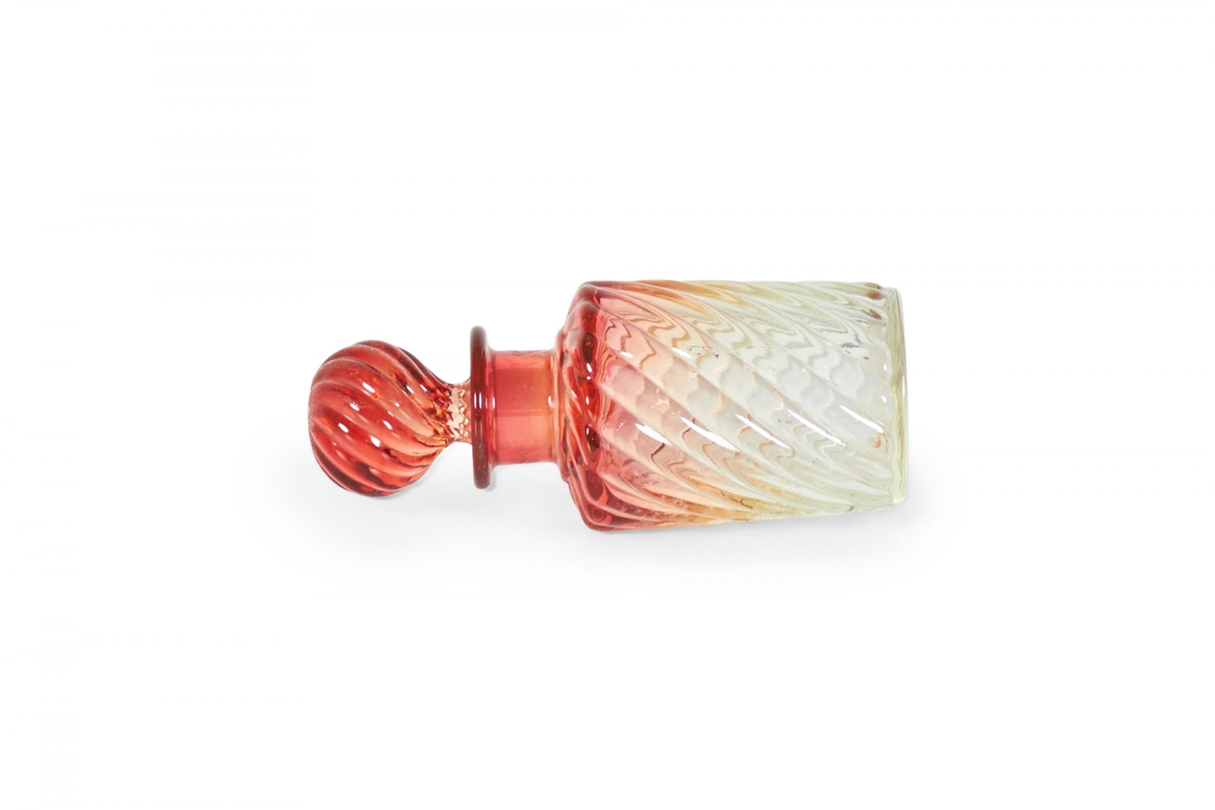 Francese Bottiglie di profumo in cristallo Baccarat in stile vittoriano francese in vendita