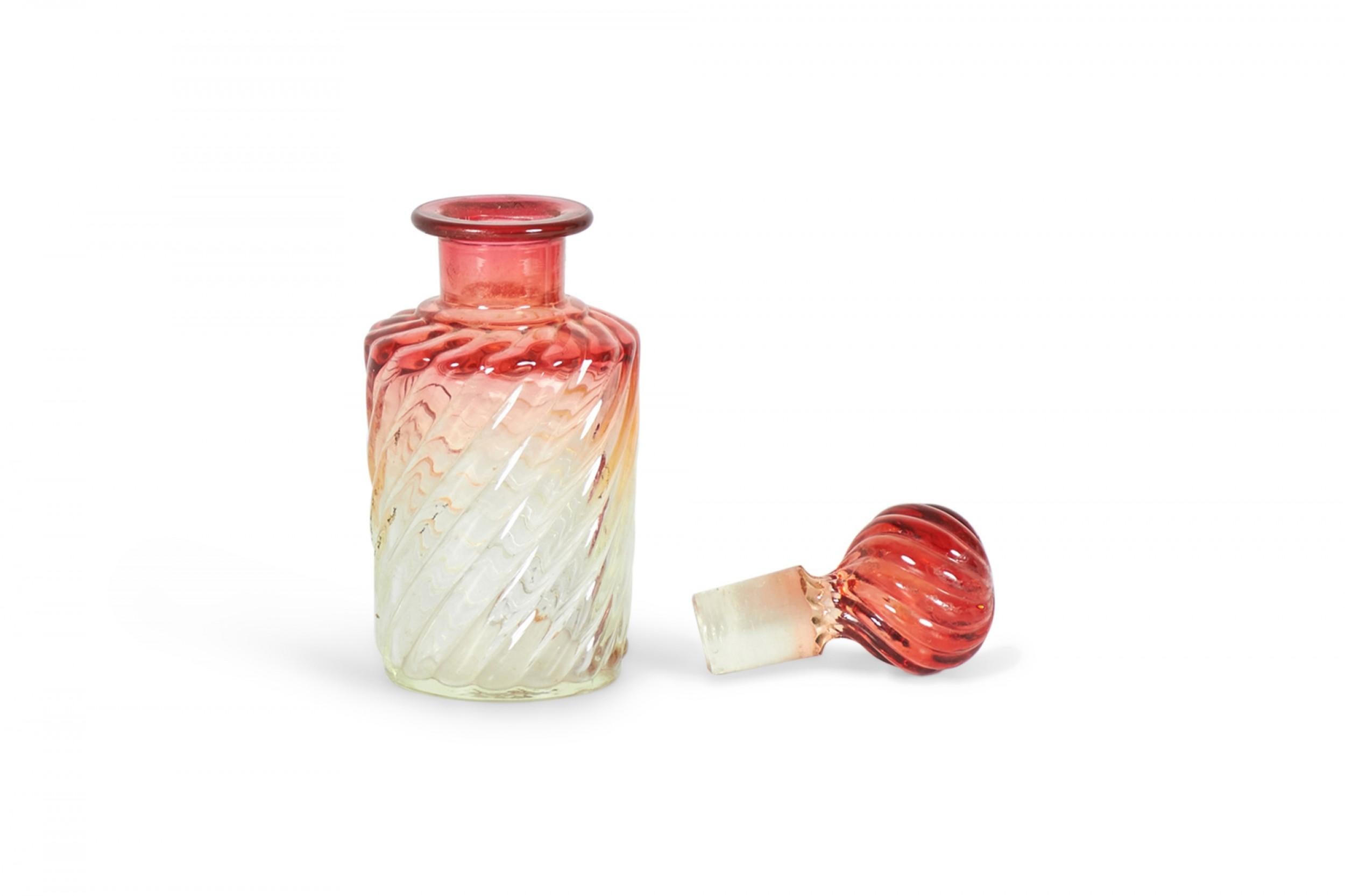 Cristallo Bottiglie di profumo in cristallo Baccarat in stile vittoriano francese in vendita