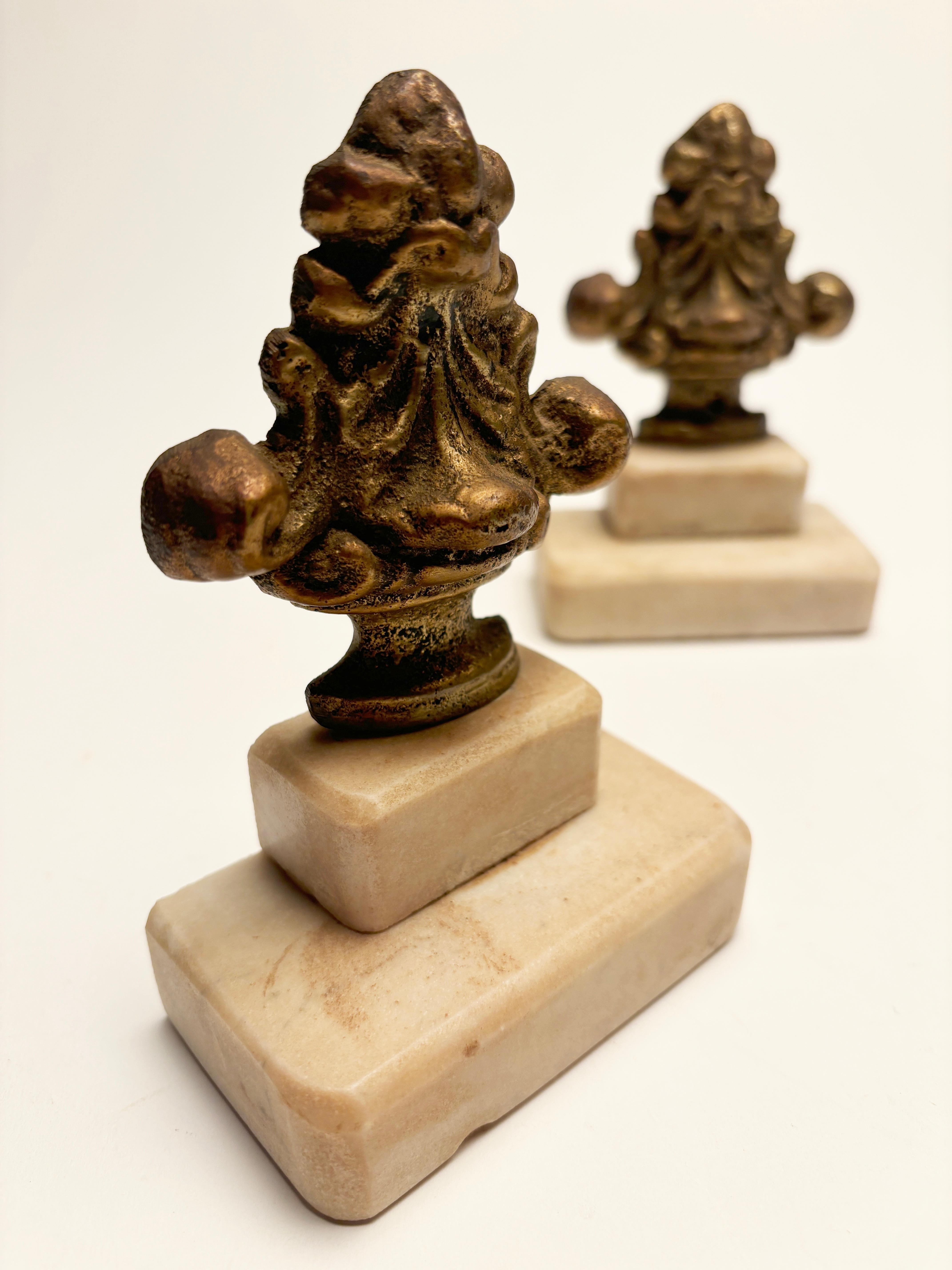 Victorien Bronze de l'époque victorienne sur socles en marbre sculptés à la main en vente