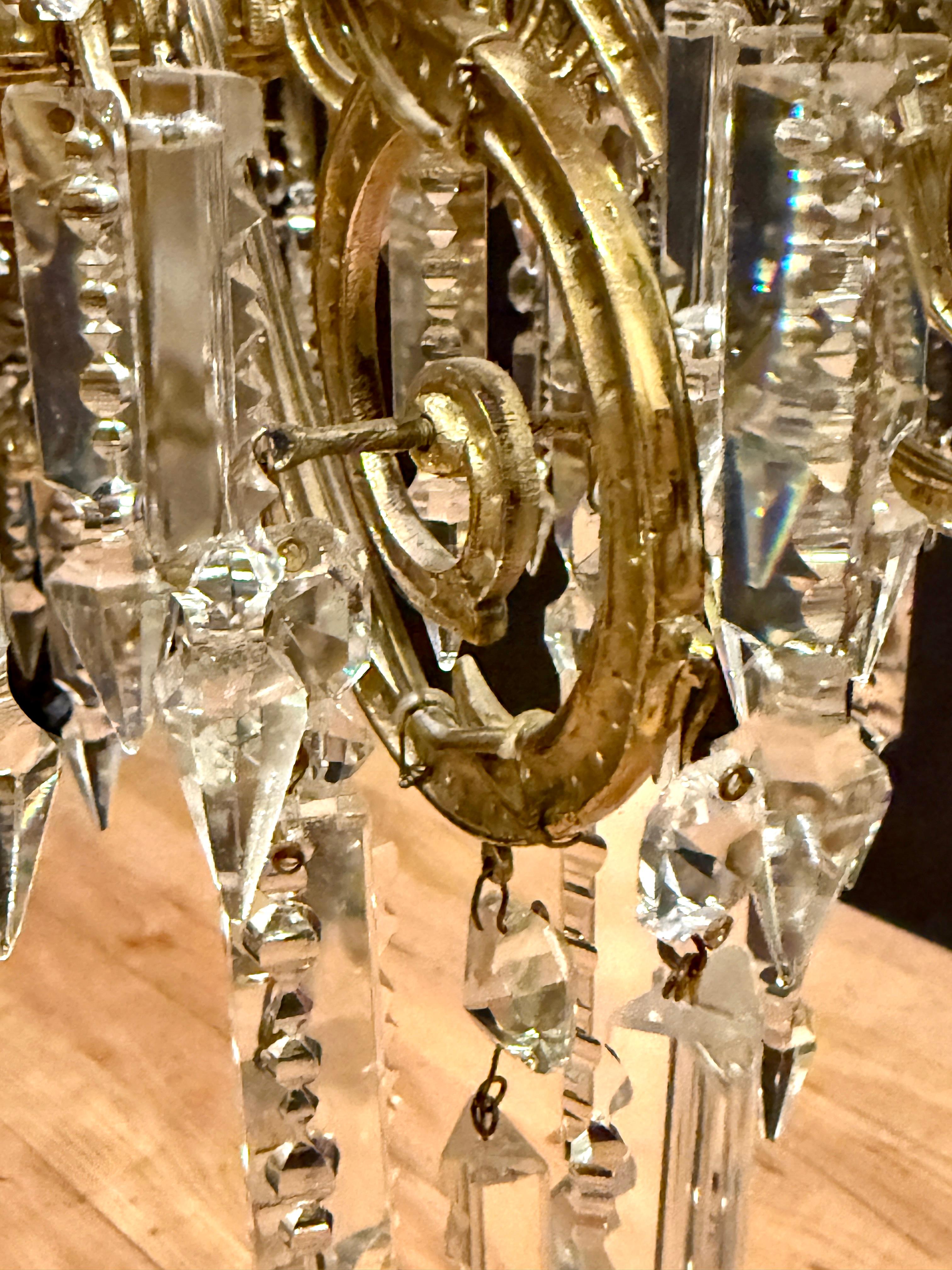 French Victorian Gilded Bronze & Crystal Rococo Revival Chandelier in vendita 2