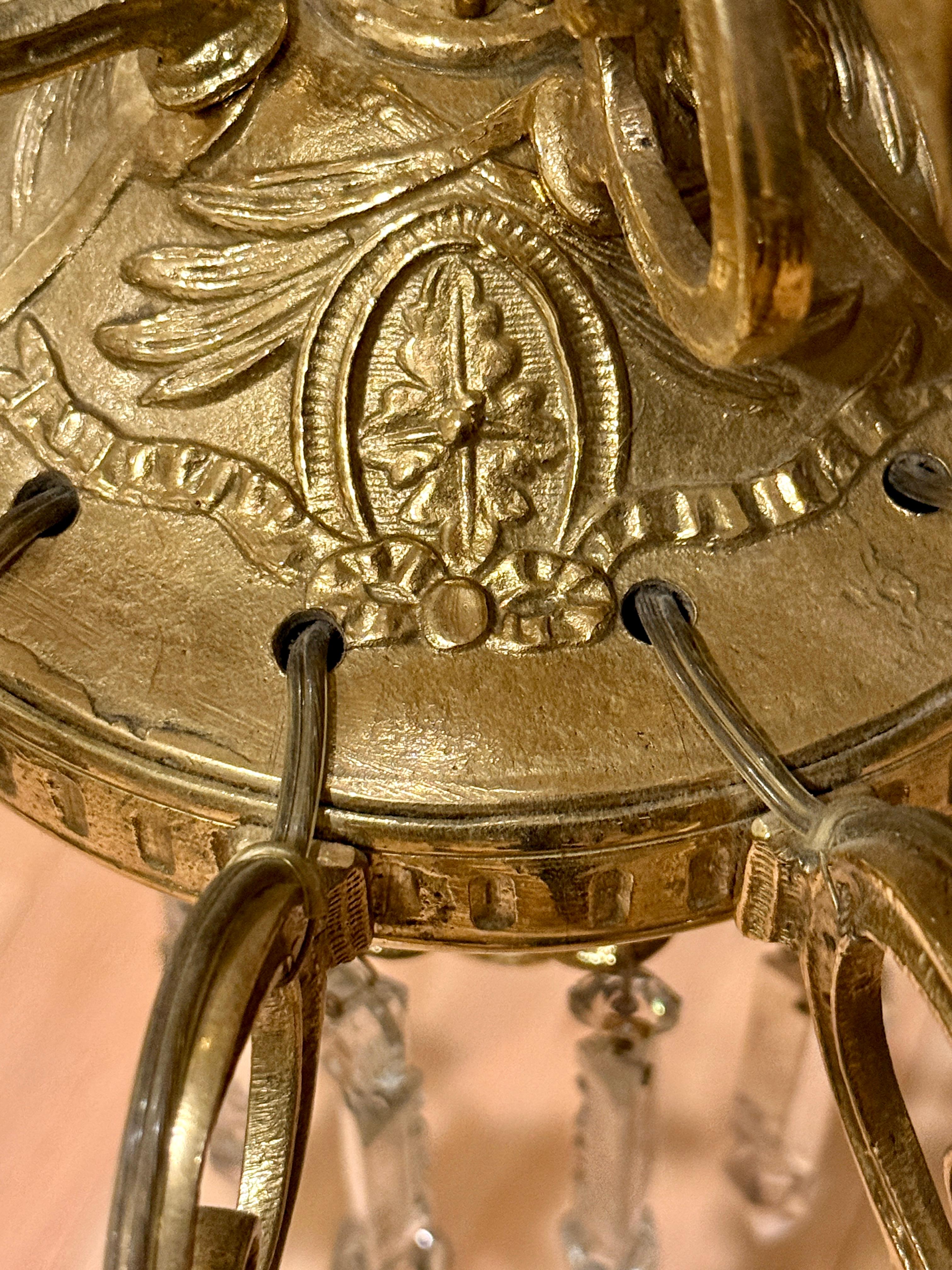 Bronzo French Victorian Gilded Bronze & Crystal Rococo Revival Chandelier in vendita