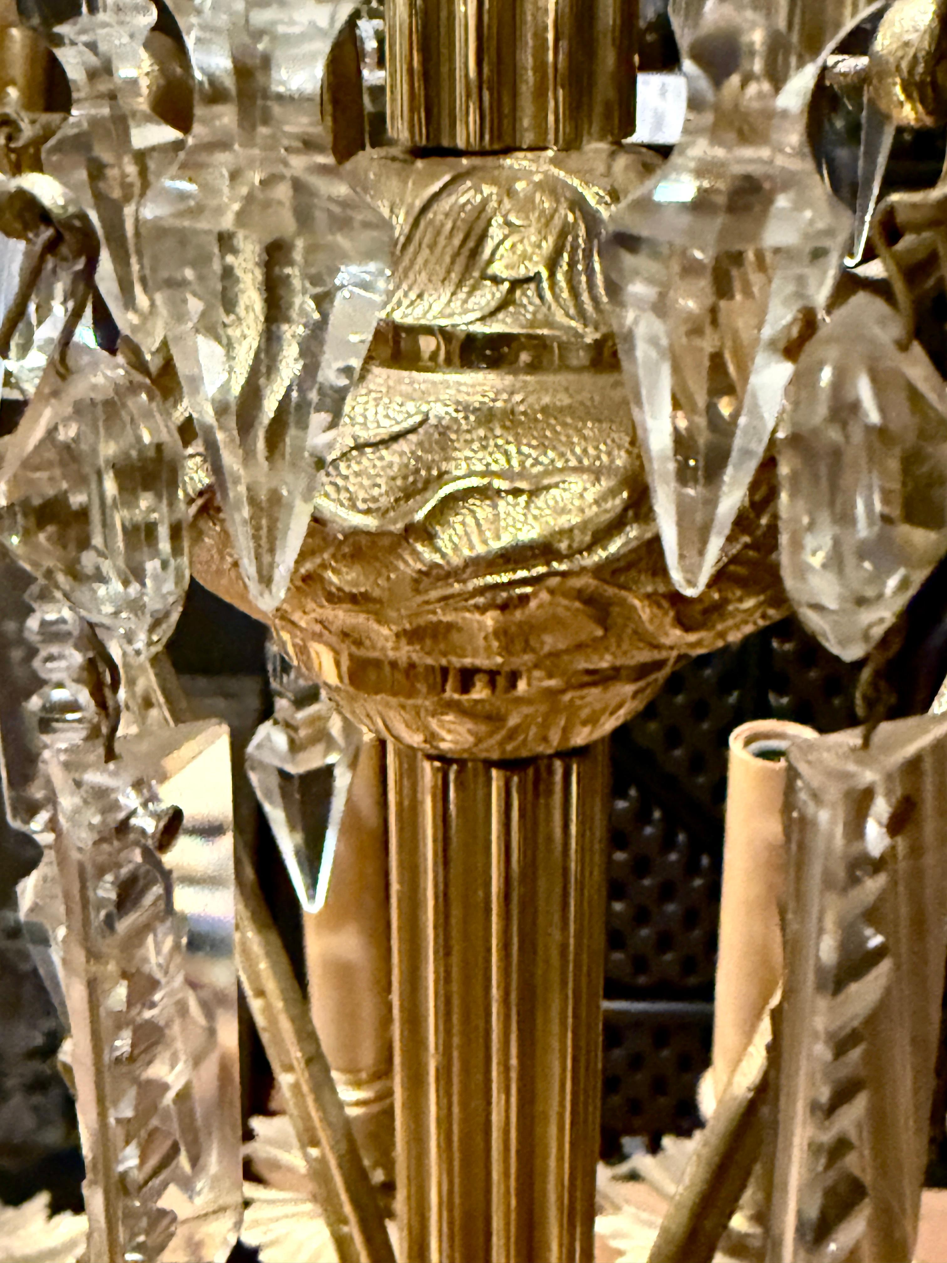 French Victorian Gilded Bronze & Crystal Rococo Revival Chandelier in vendita 1