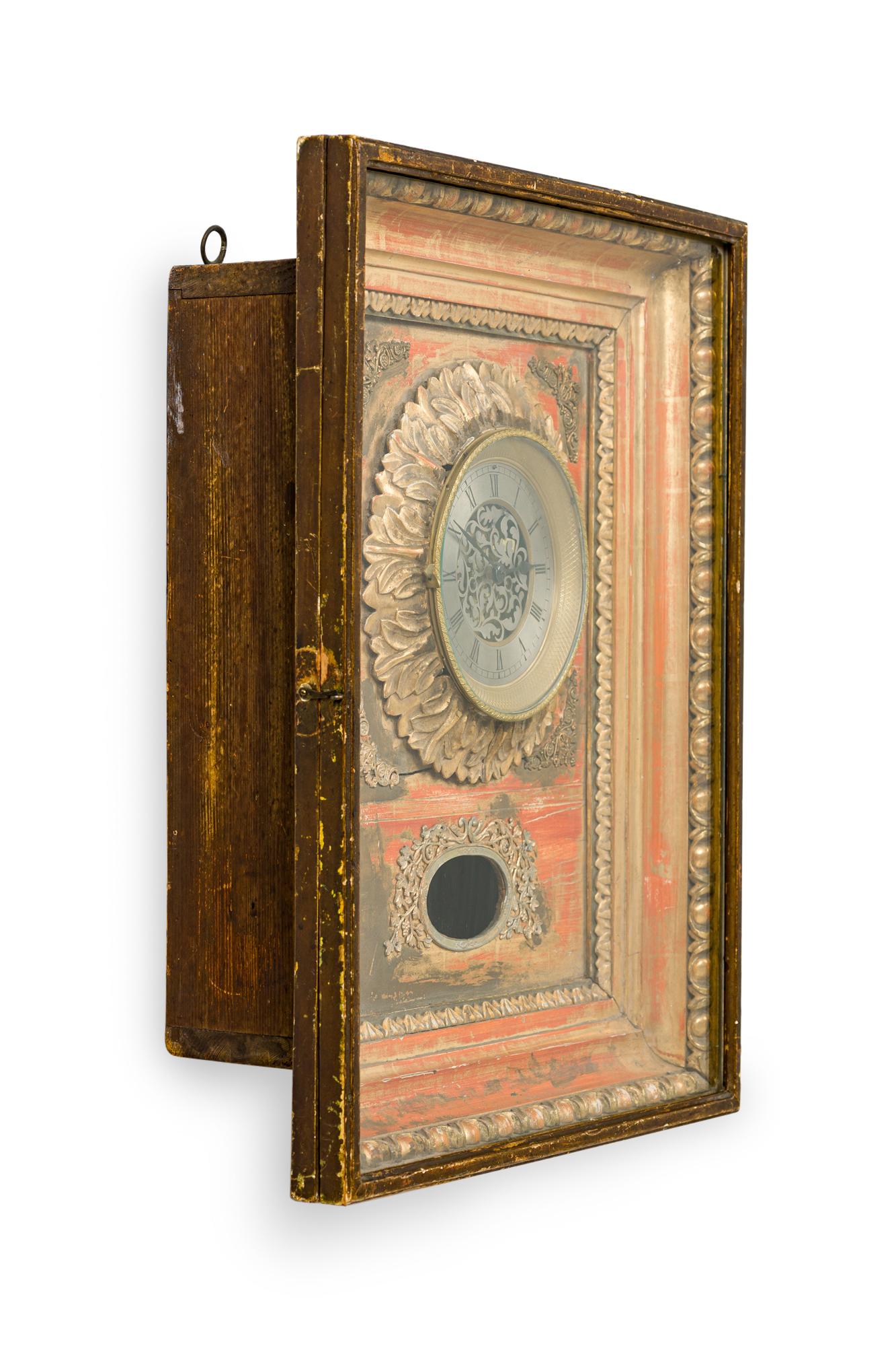 Reloj de pared victoriano francés de madera dorada con marco dorado y rojizo envejecido