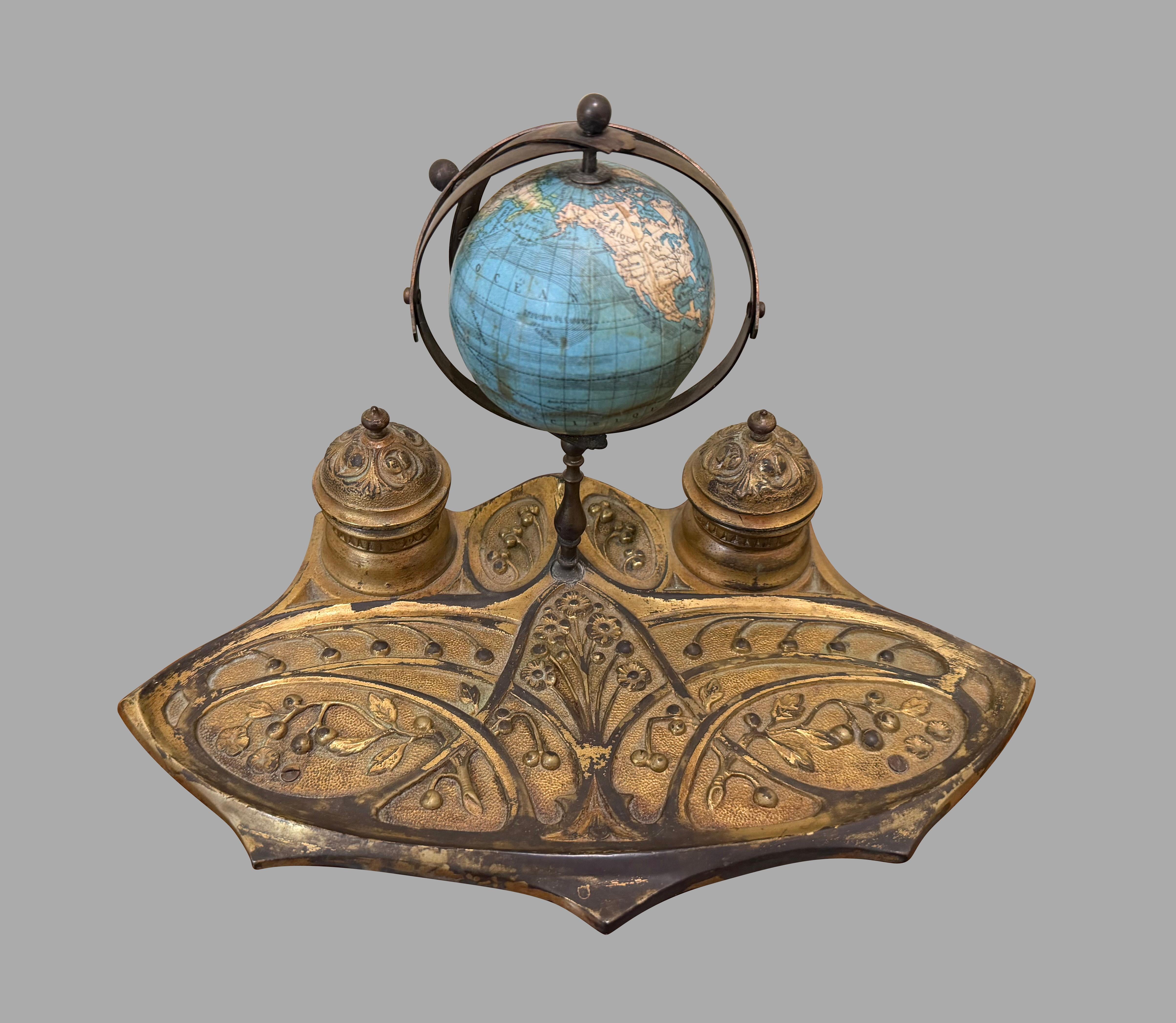 French Victorian Gilt Brass Desk Set with globe In condizioni buone in vendita a San Francisco, CA