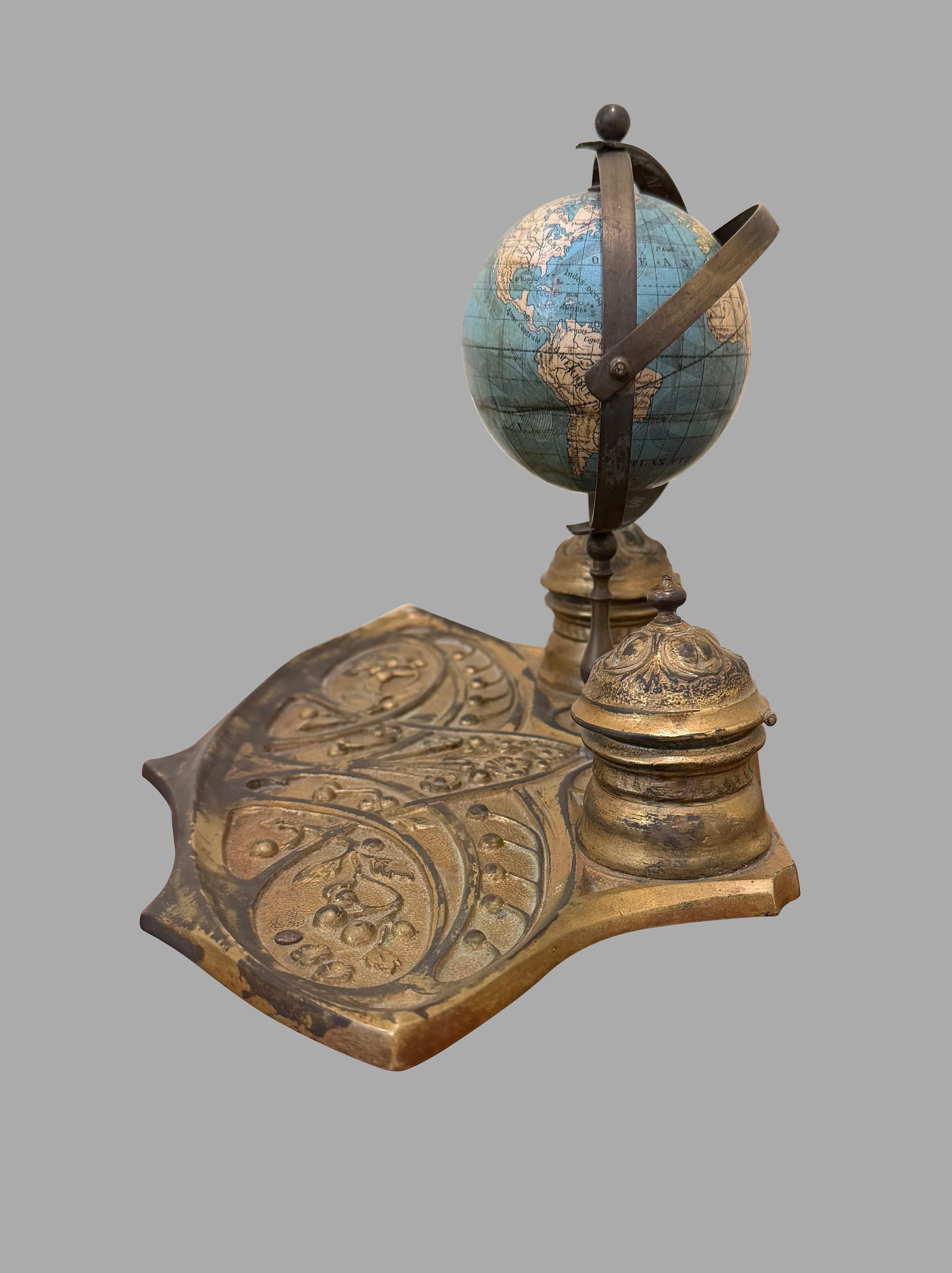 French Victorian Gilt Brass Desk Set with globe in vendita 1