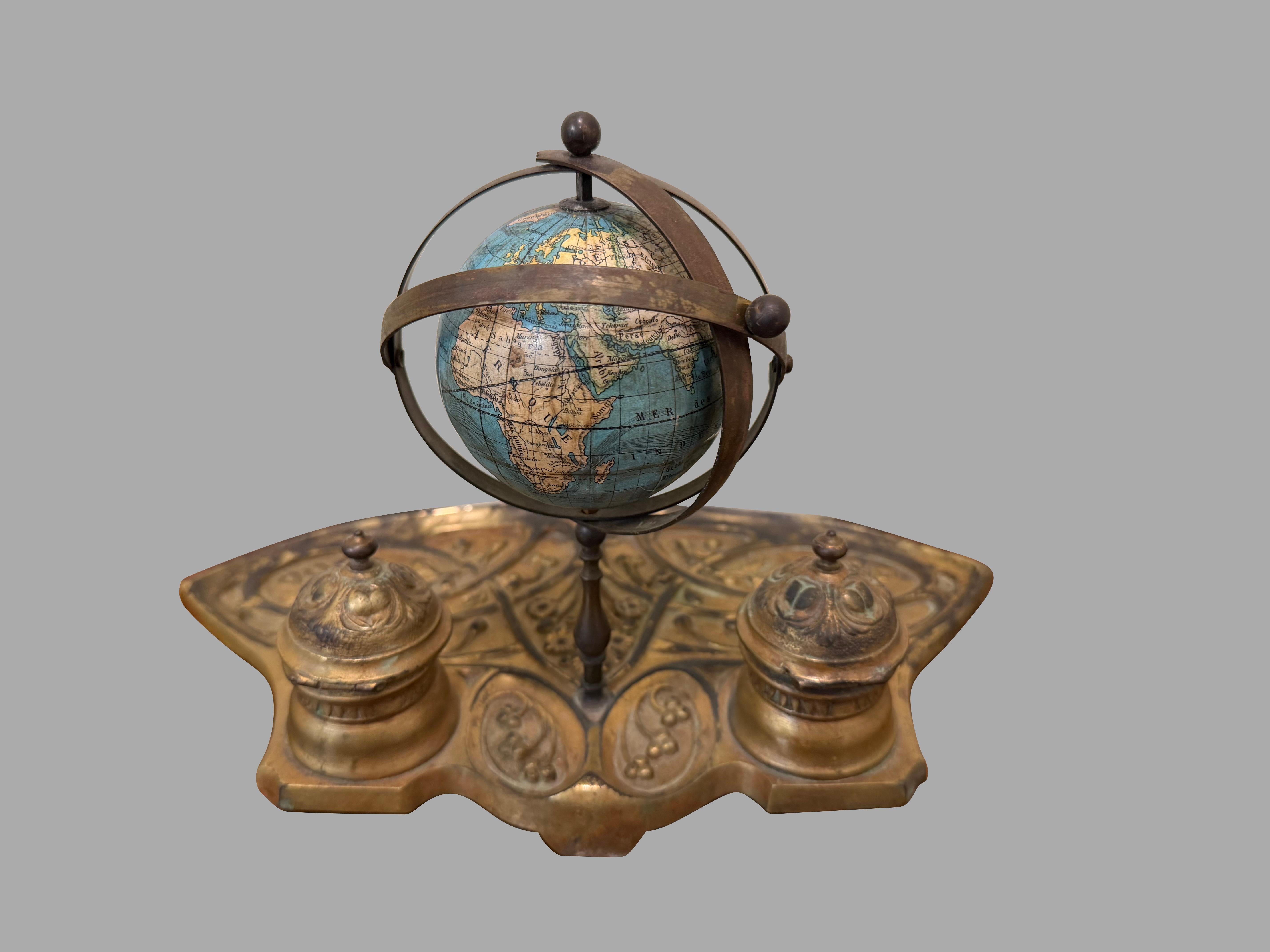 French Victorian Gilt Brass Desk Set with globe in vendita 2