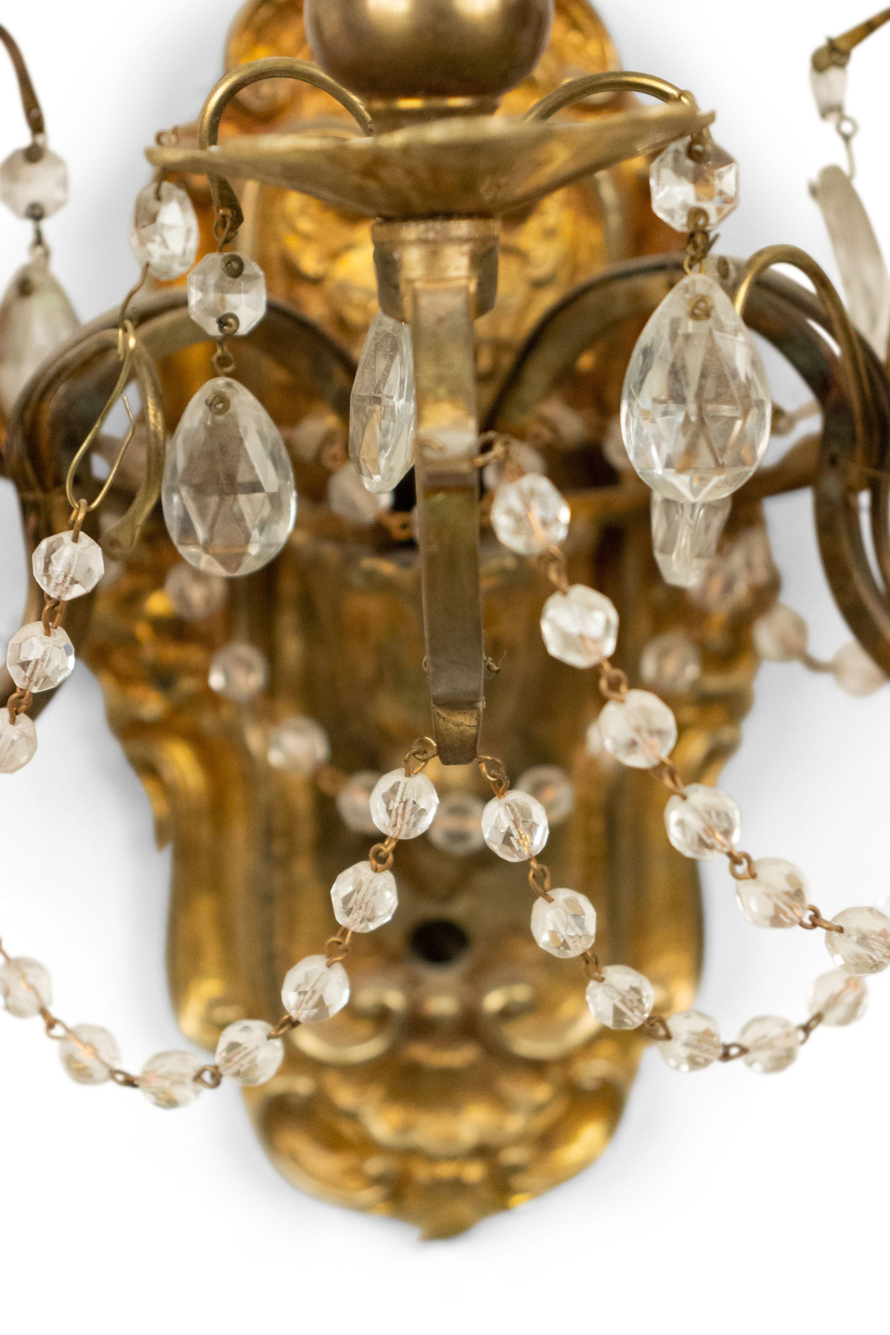 French Victorian Gilt Bronze and Crystal Wall Sconce For Sale 1