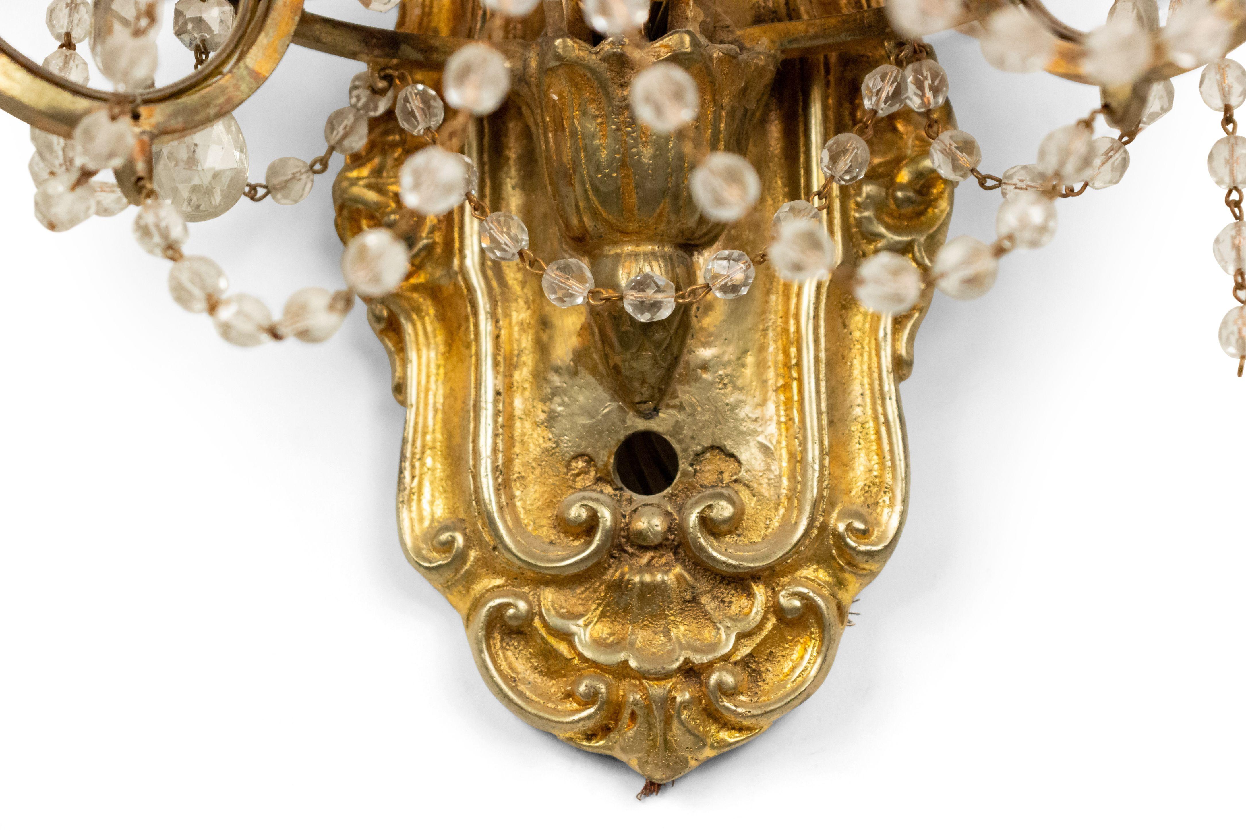 French Victorian Gilt Bronze and Crystal Wall Sconce For Sale 3