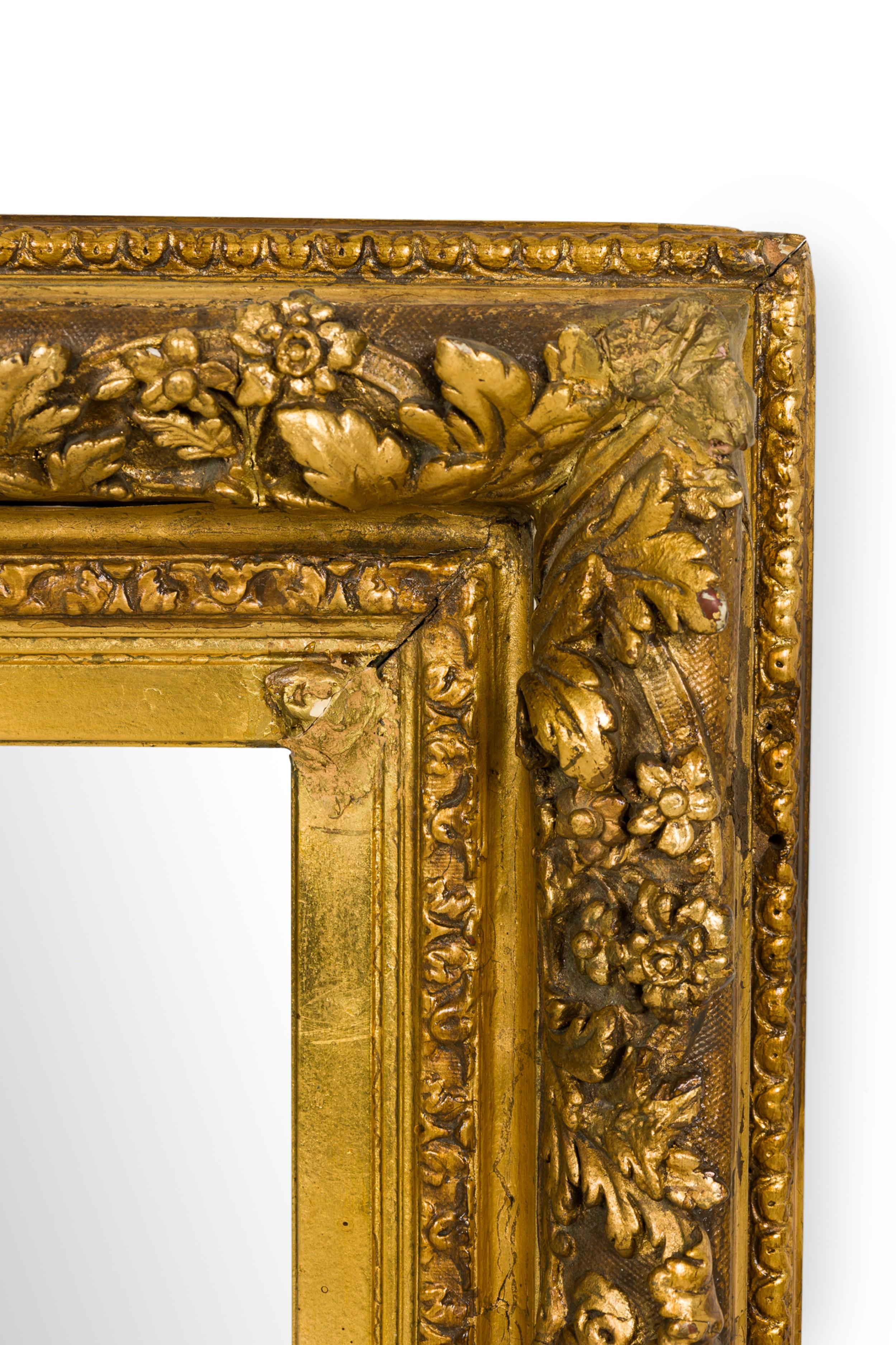 Français Miroir victorien doré en vente