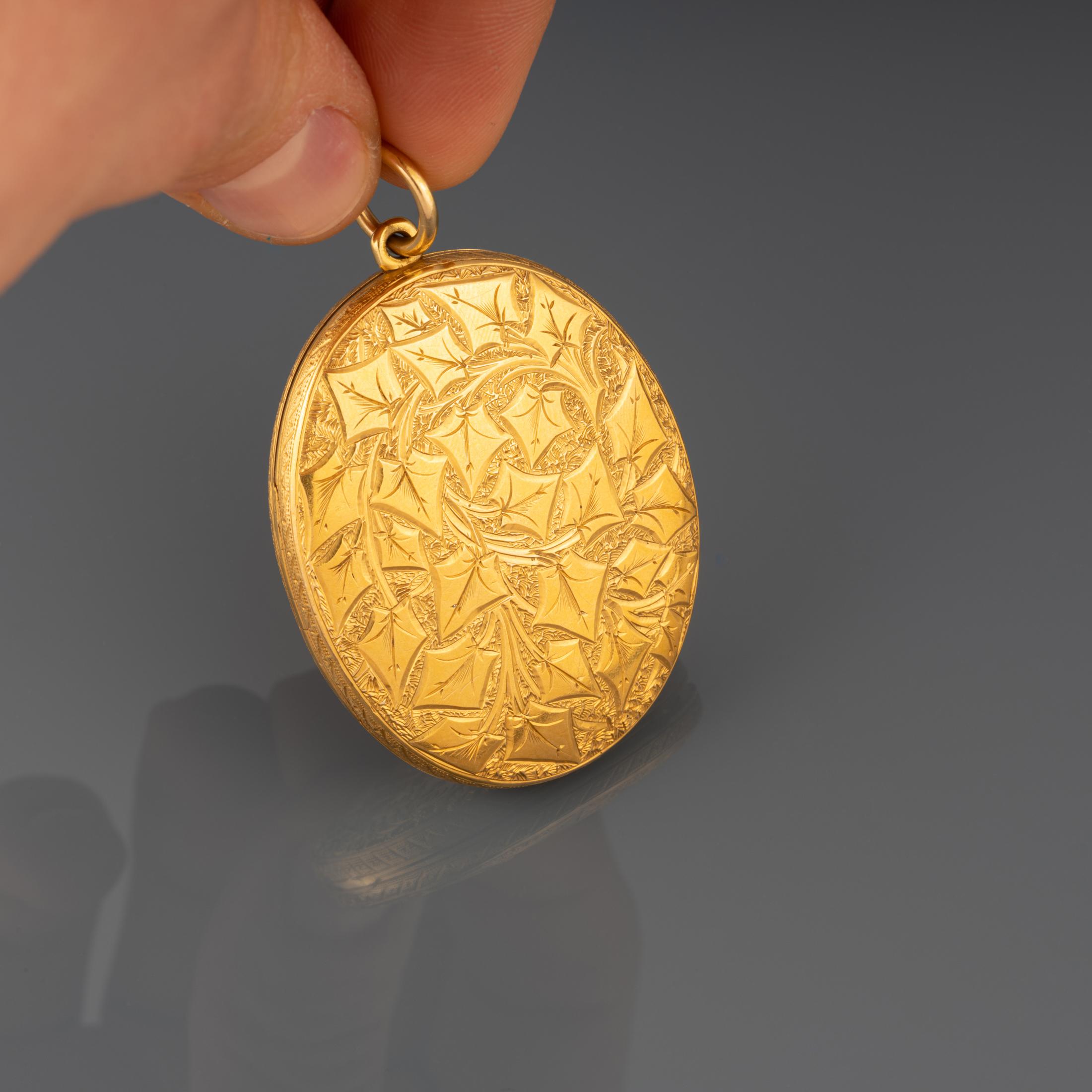 French Victorian Gold Locket For Sale 2