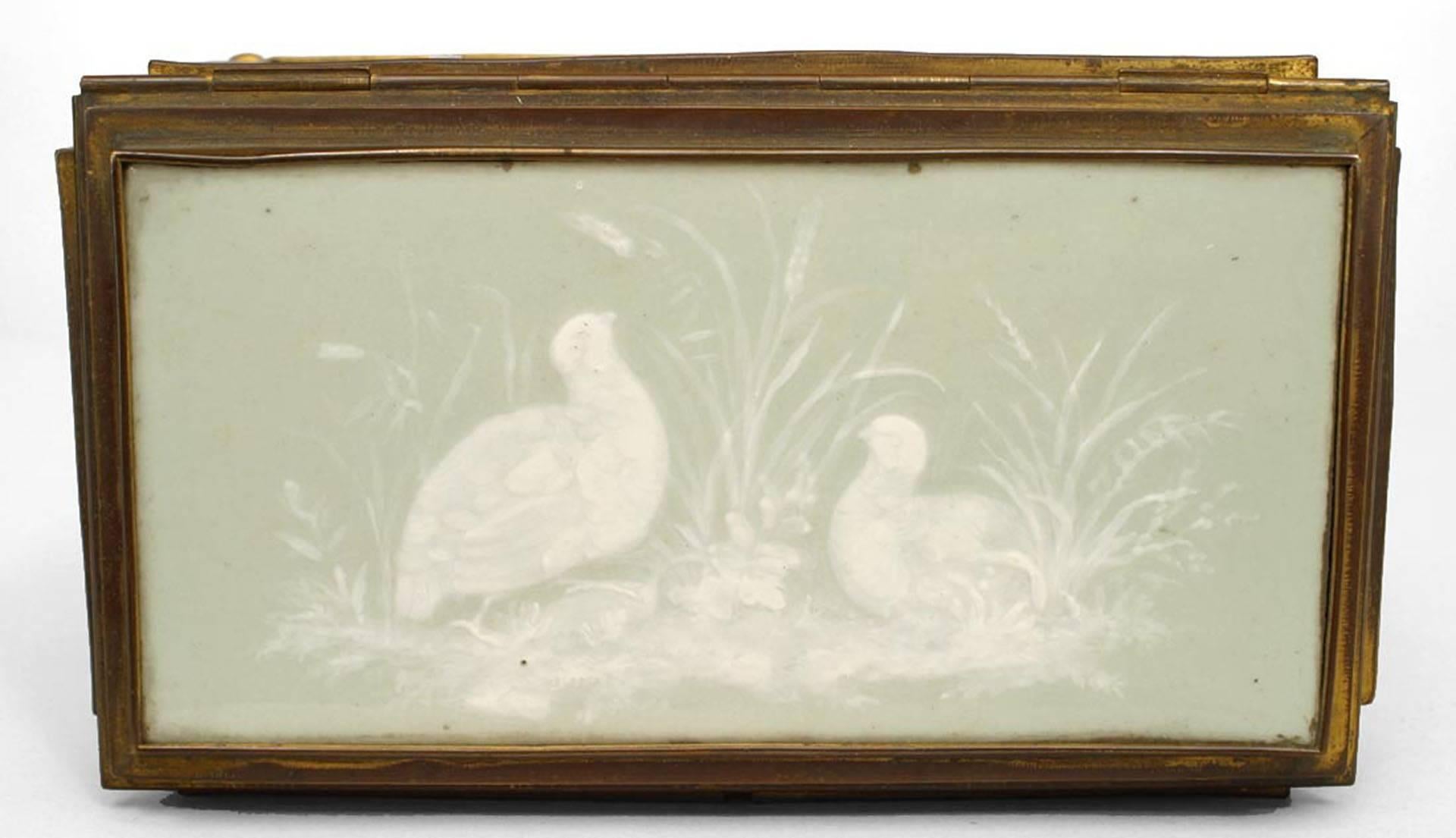 French Victorian Porcelain Box In Good Condition For Sale In New York, NY