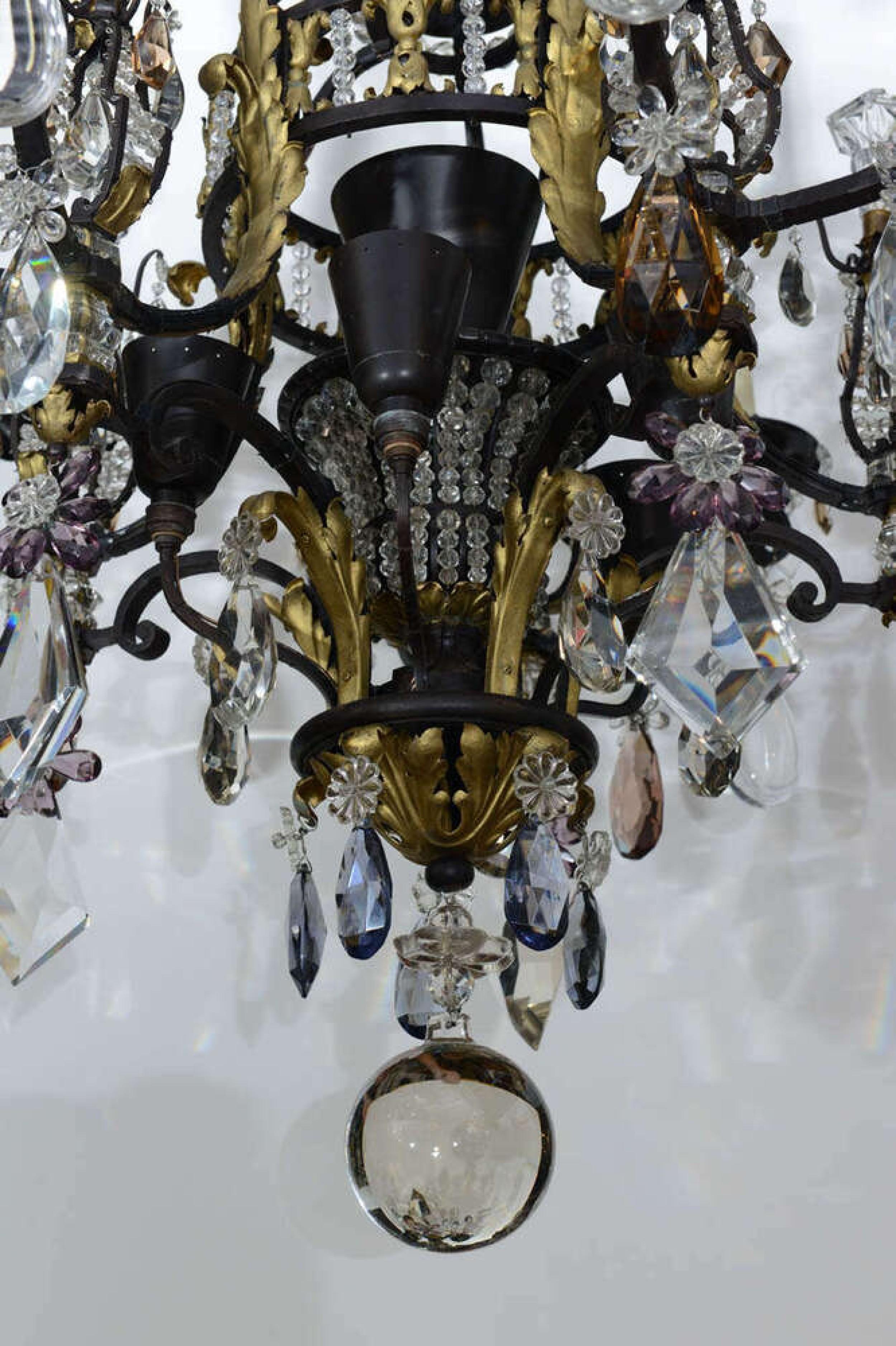 Vittoriano Lampadario francese vittoriano in ferro e cristallo in vendita