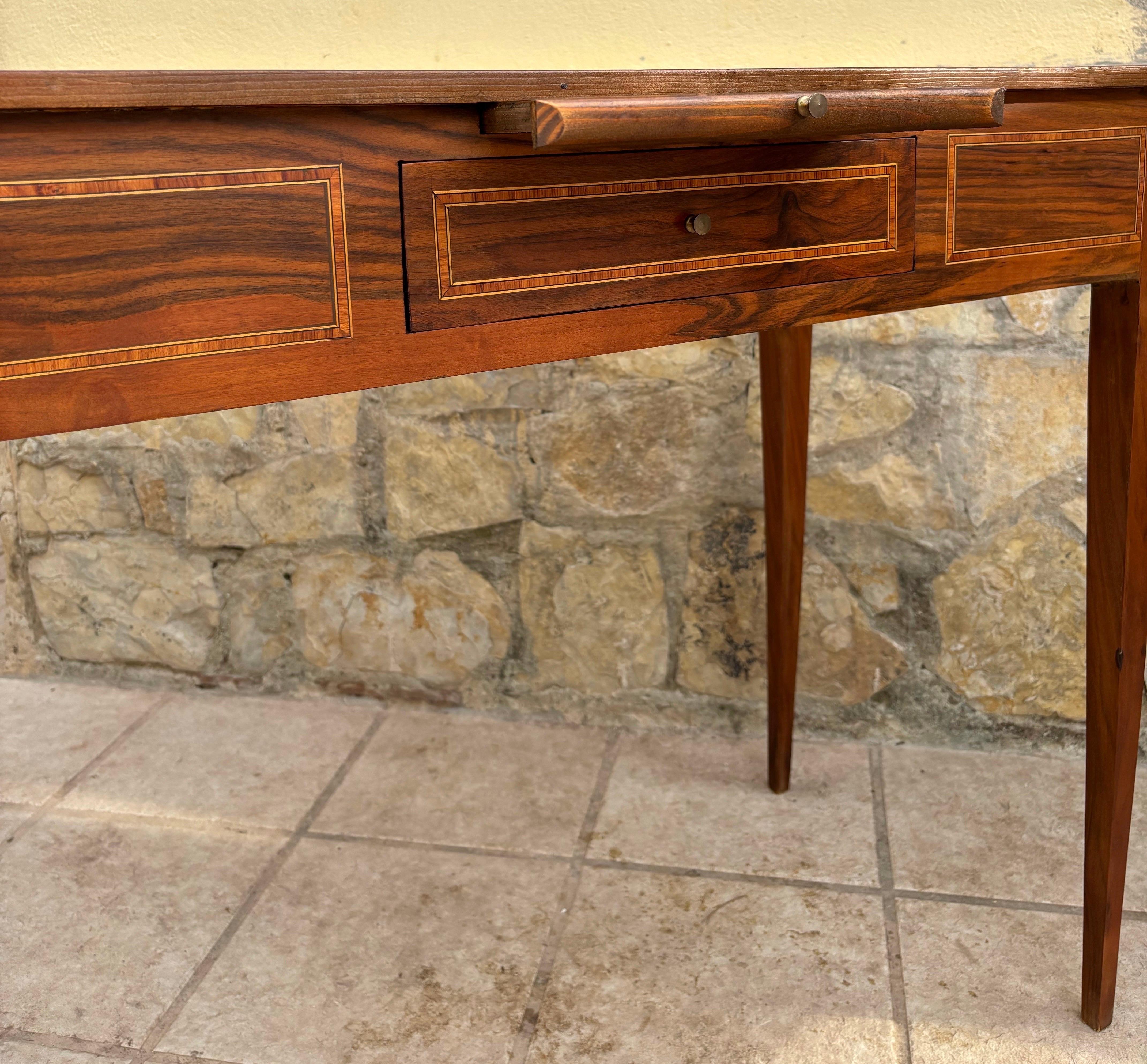 Französischer viktorianischer Damenschreibtisch mit Intarsien aus Königsholz, 1950er Jahre im Angebot 3