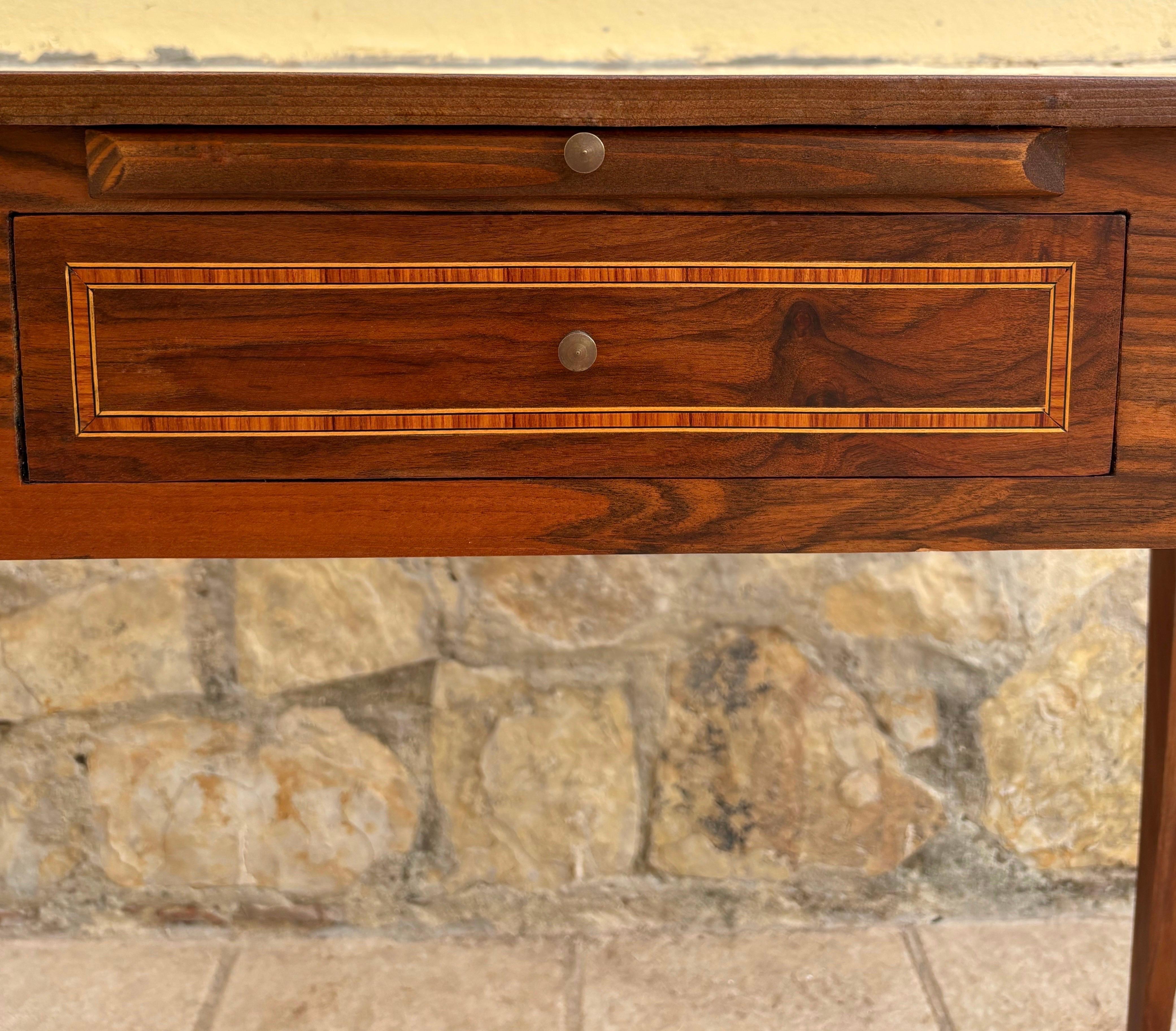 Französischer viktorianischer Damenschreibtisch mit Intarsien aus Königsholz, 1950er Jahre (Viktorianisch) im Angebot