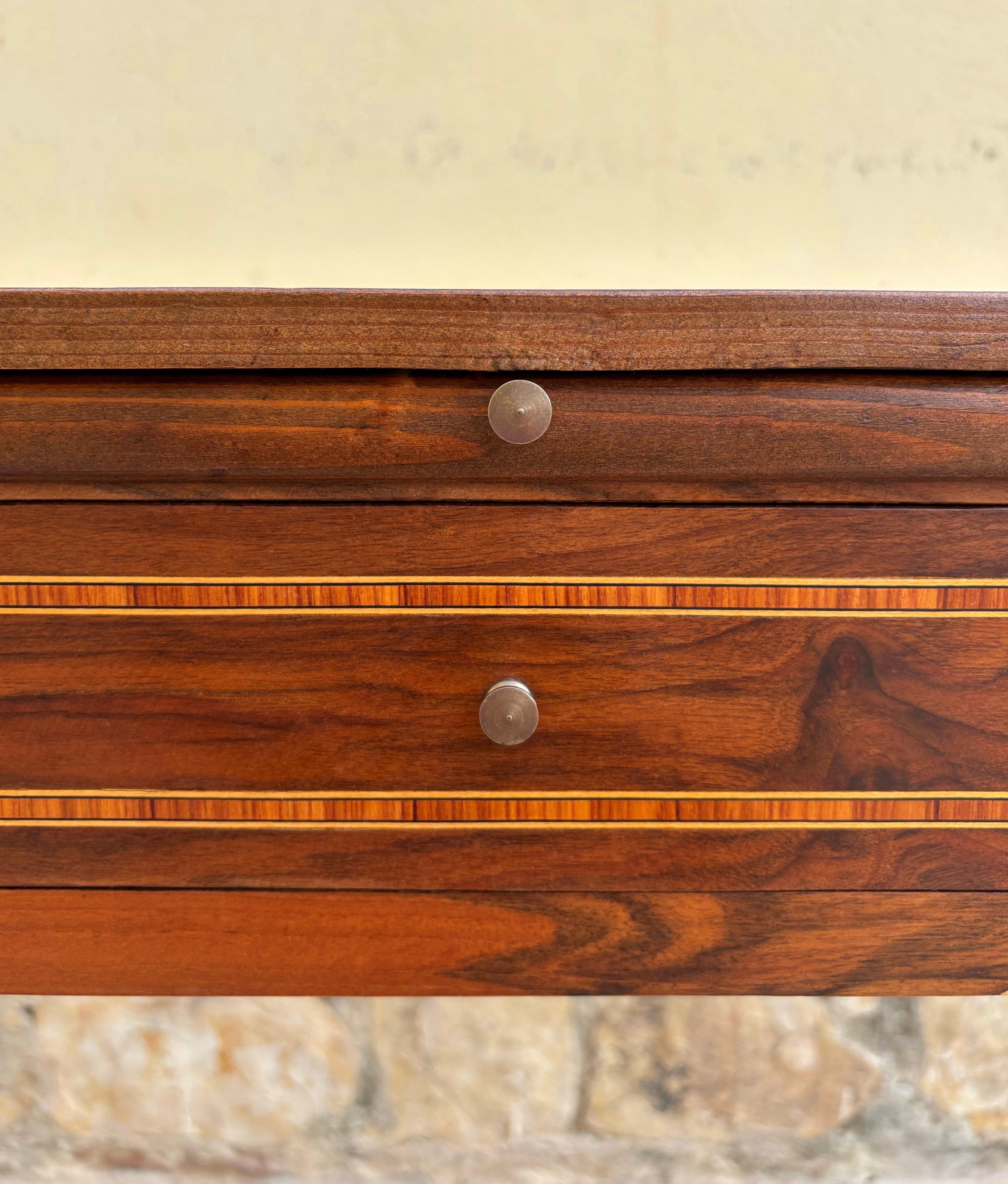 Französischer viktorianischer Damenschreibtisch mit Intarsien aus Königsholz, 1950er Jahre im Angebot 2