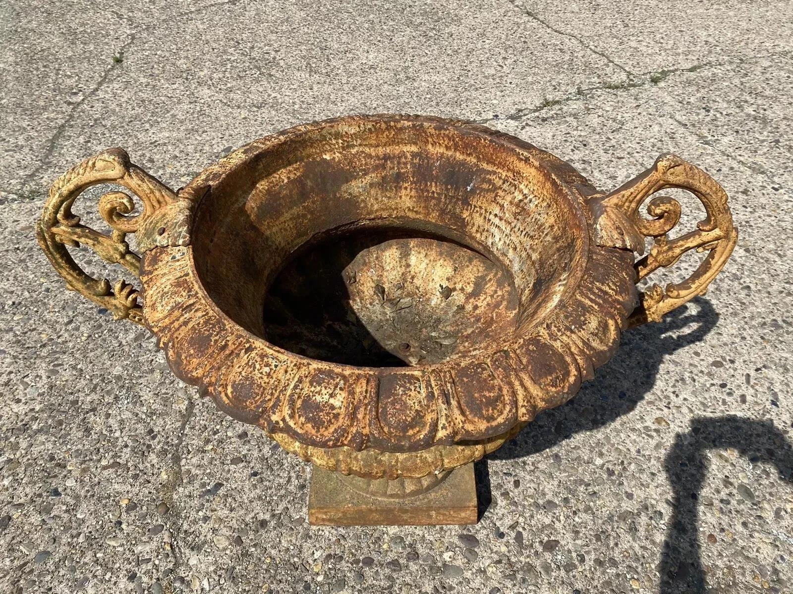 Vaso da giardino in ghisa francese vittoriano di grandi dimensioni largo 48