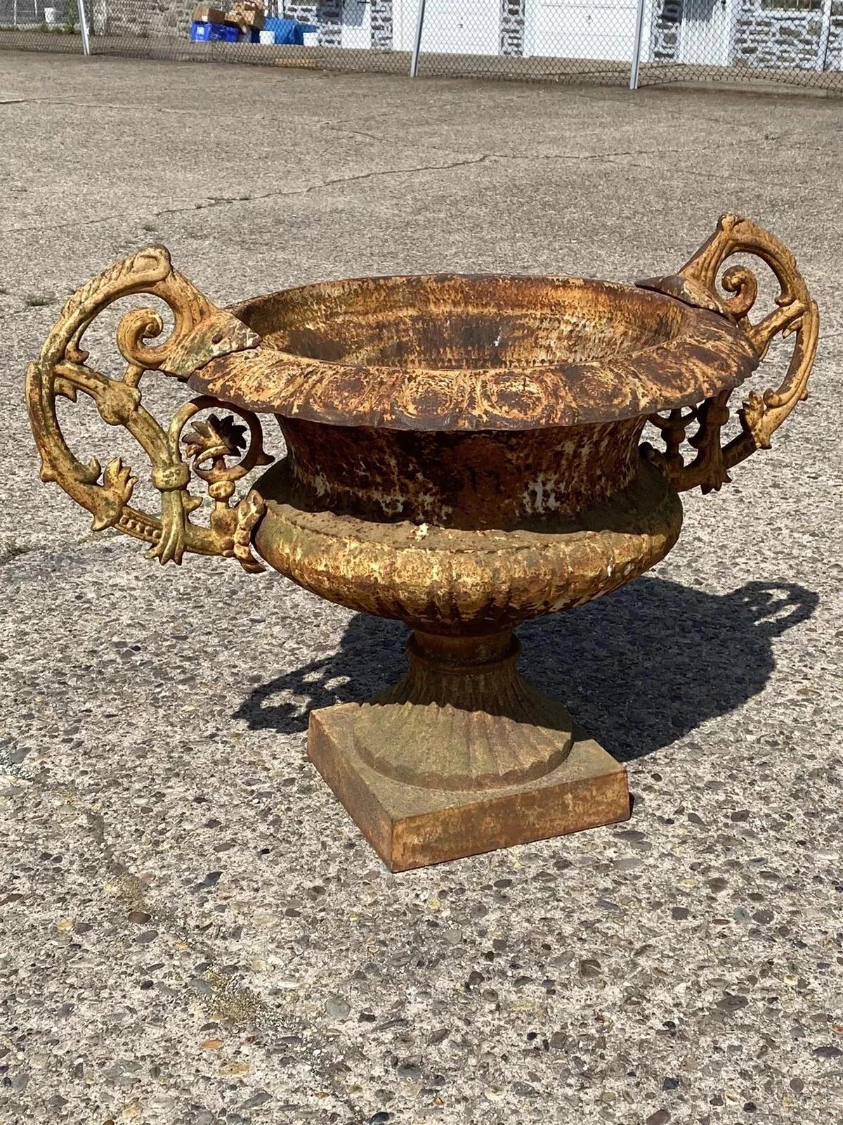 Sconosciuto Vaso da giardino in ghisa francese vittoriano di grandi dimensioni largo 48