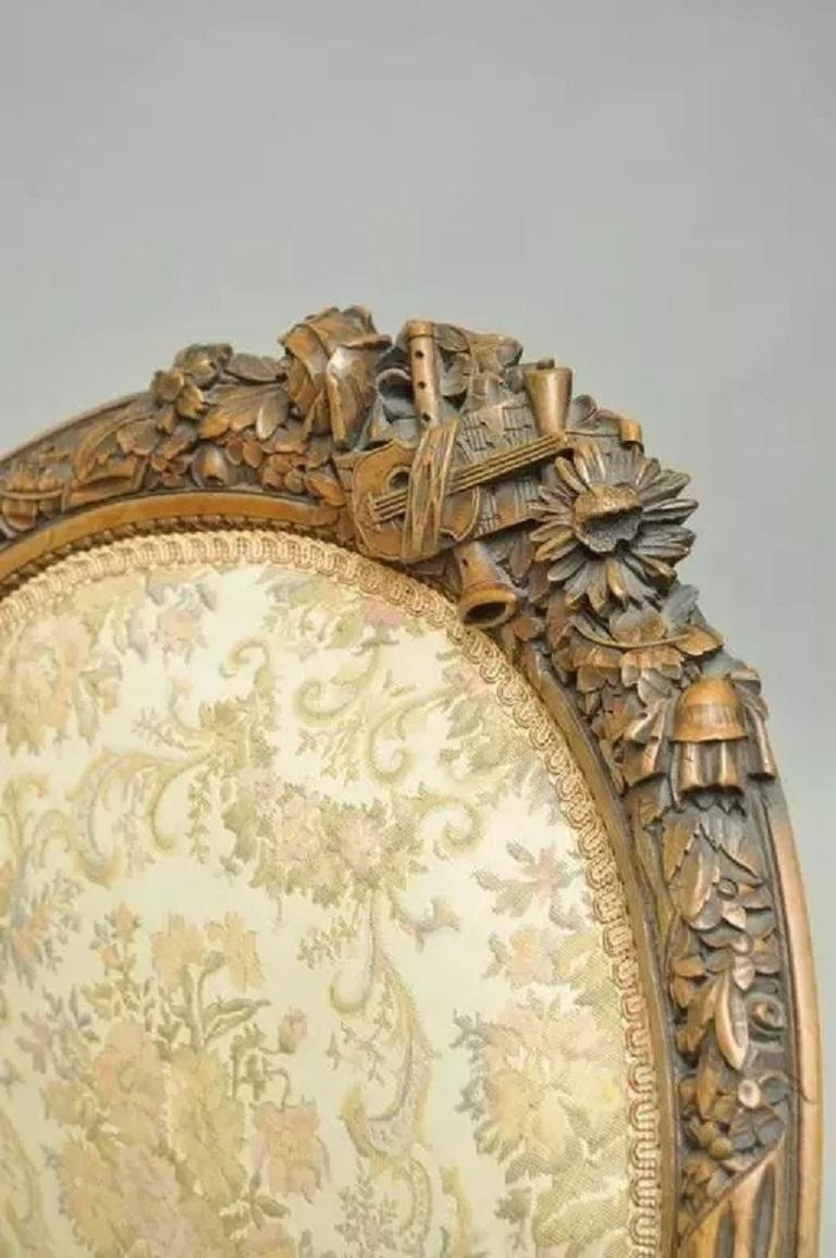 Sconosciuto Sedia per strumenti musicali in noce finemente intagliata in stile vittoriano francese Luigi XVI in vendita
