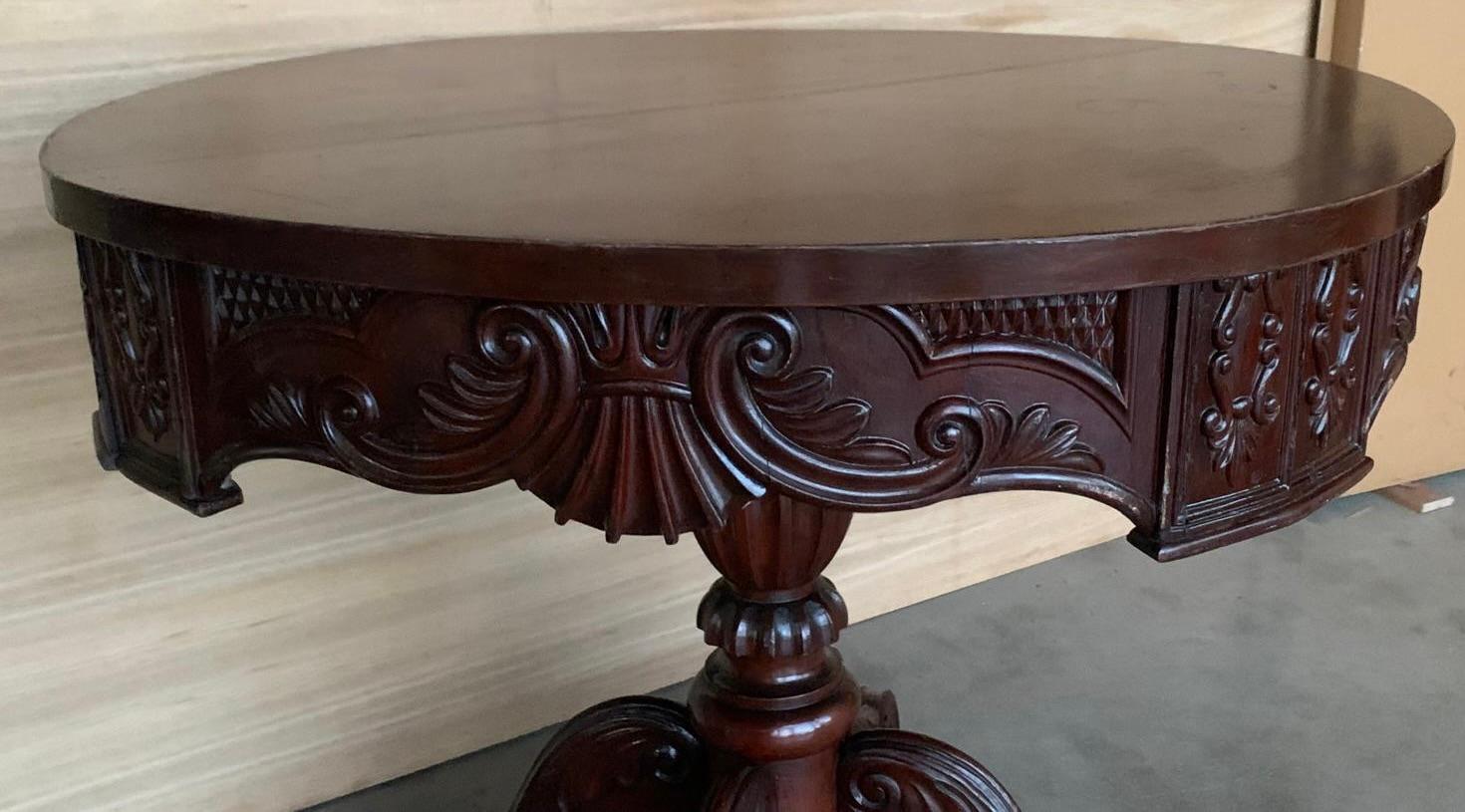20ième siècle Table ronde à piédestal en acajou sculpté de l'époque victorienne française en vente