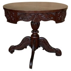 Table ronde à piédestal en acajou sculpté de l'époque victorienne française