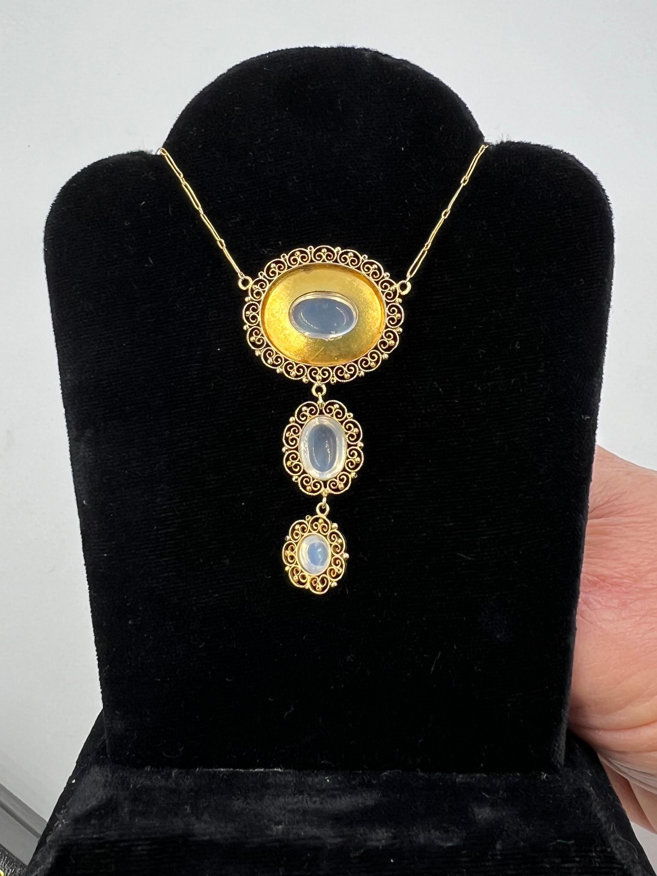 French Victorian Moonstone Gold Necklace For Sale 1