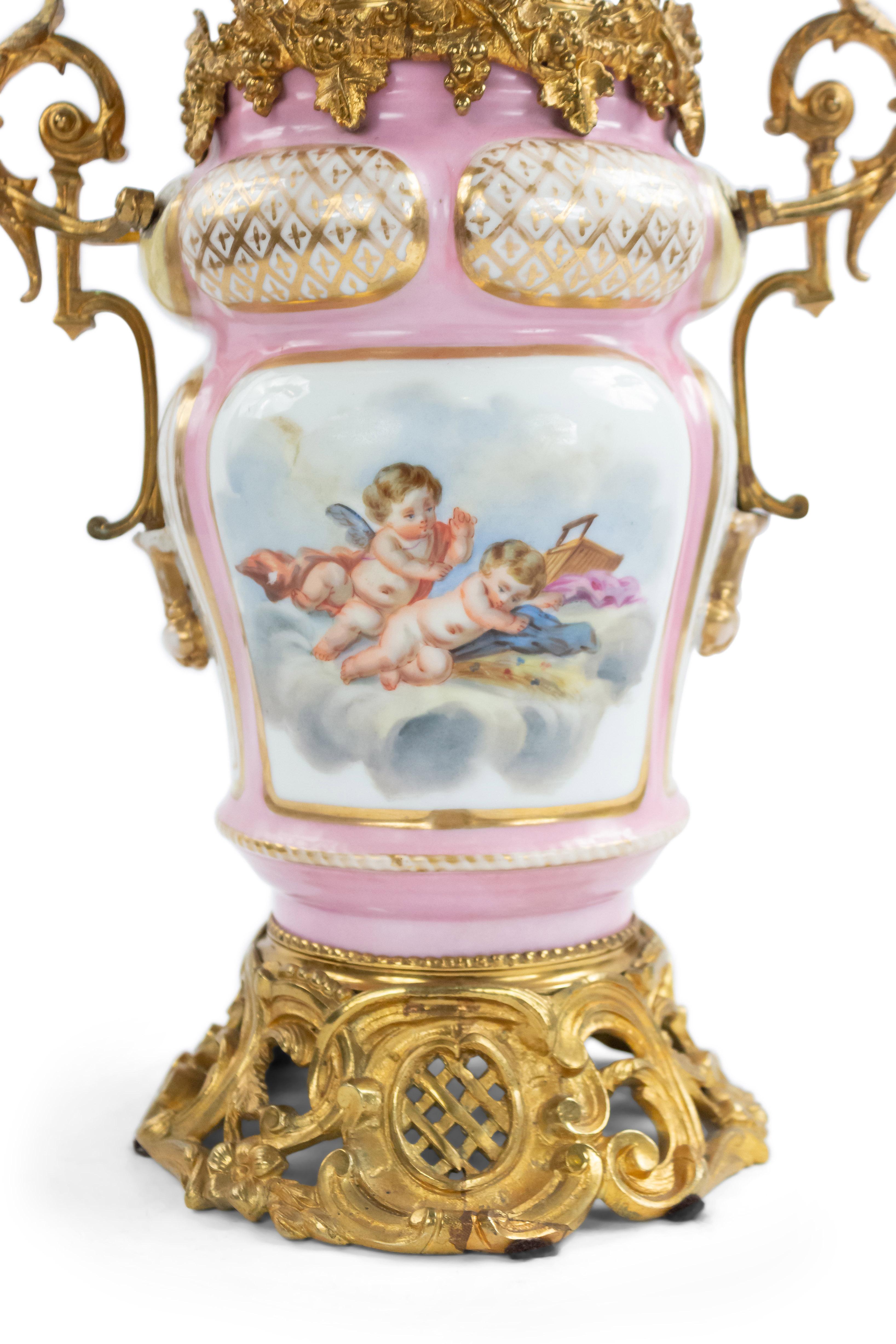 Paar französische viktorianische rosa Sevres-Porzellan-Öllampen (Viktorianisch) im Angebot
