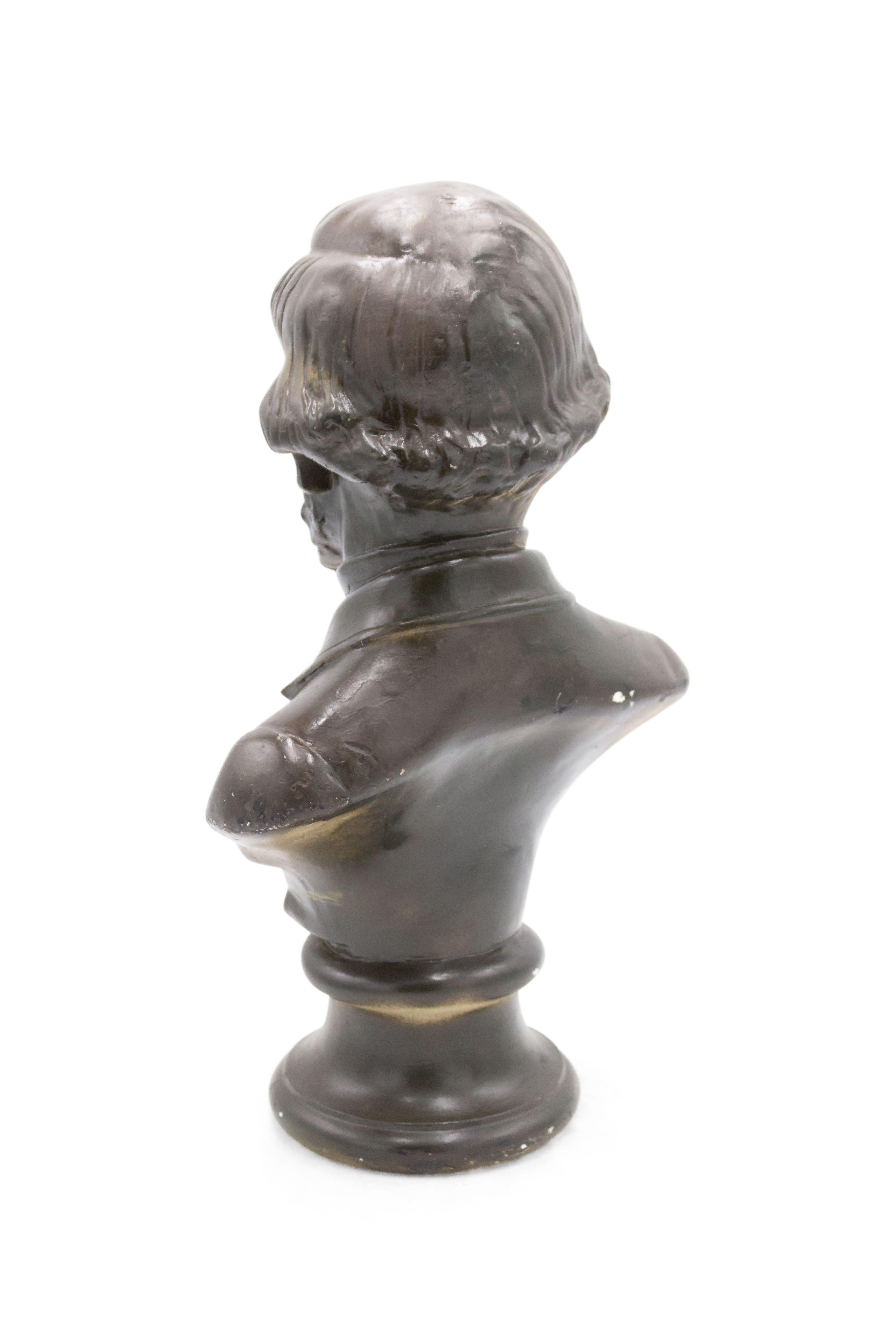 Dipinto a mano Busto di uomo in gesso vittoriano francese in vendita