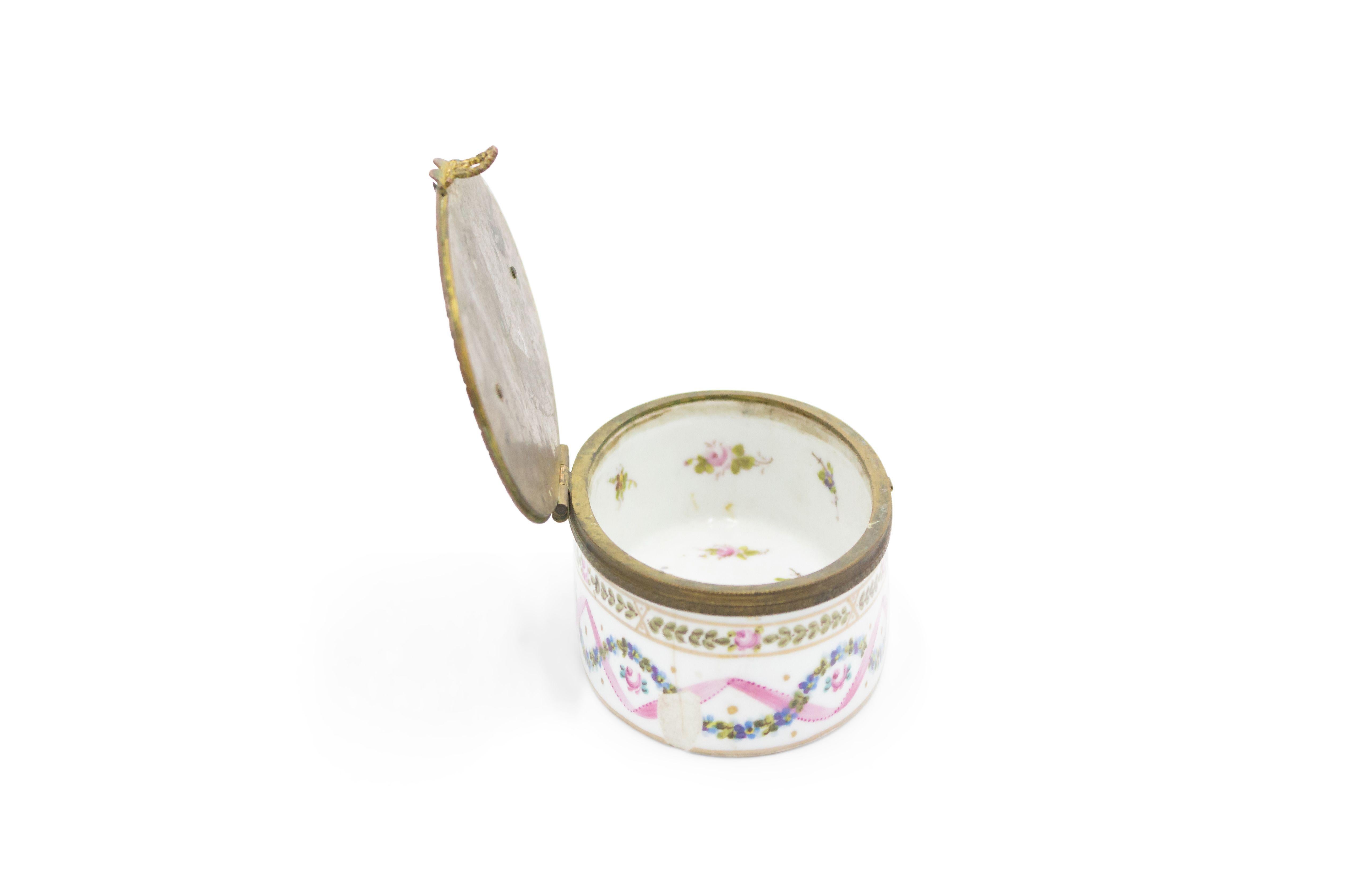19th Century French Victorian Porcelain Box For Sale