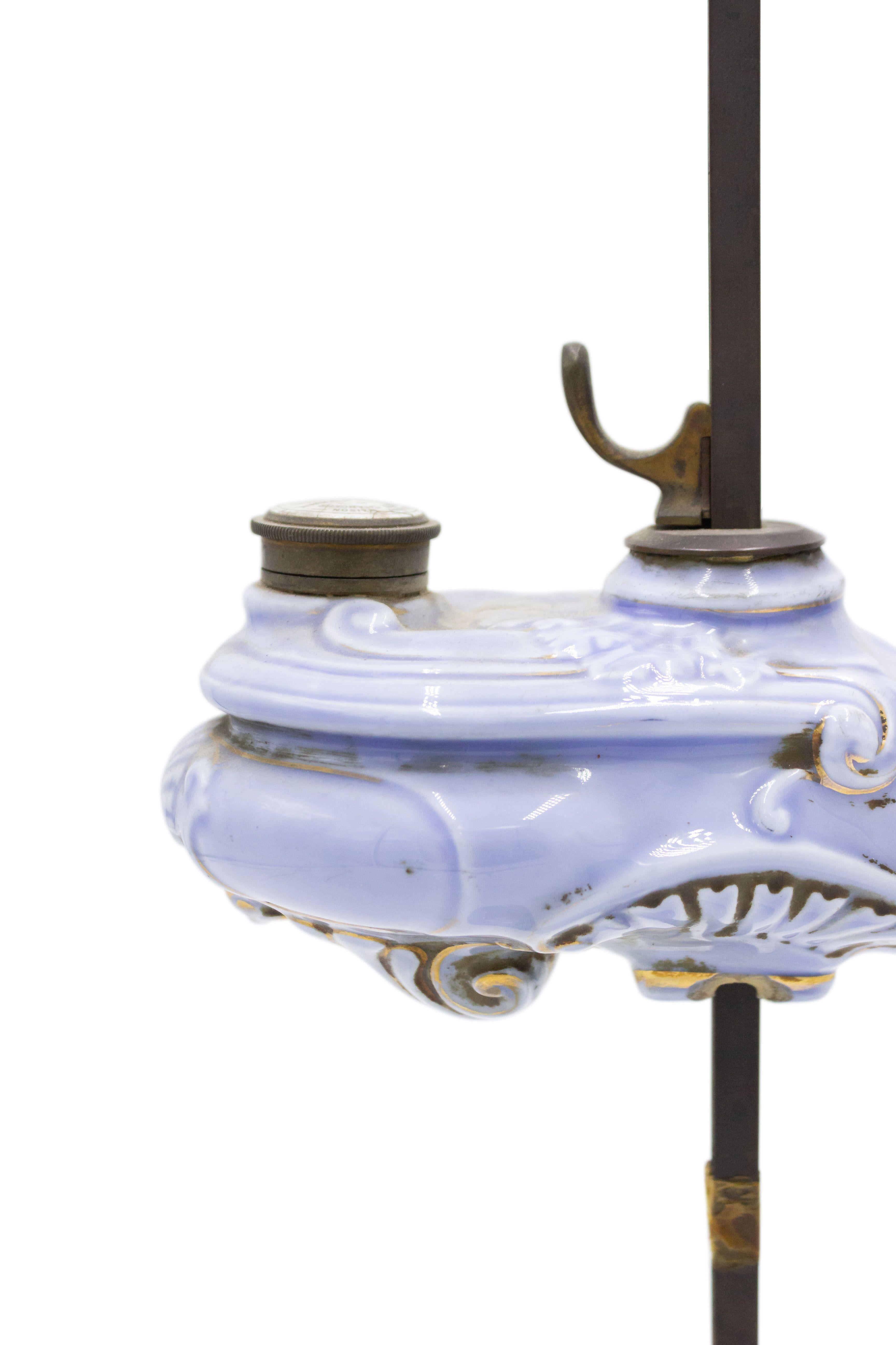 Lampada da tavolo vittoriana francese in porcellana blu in stile Aladino.
