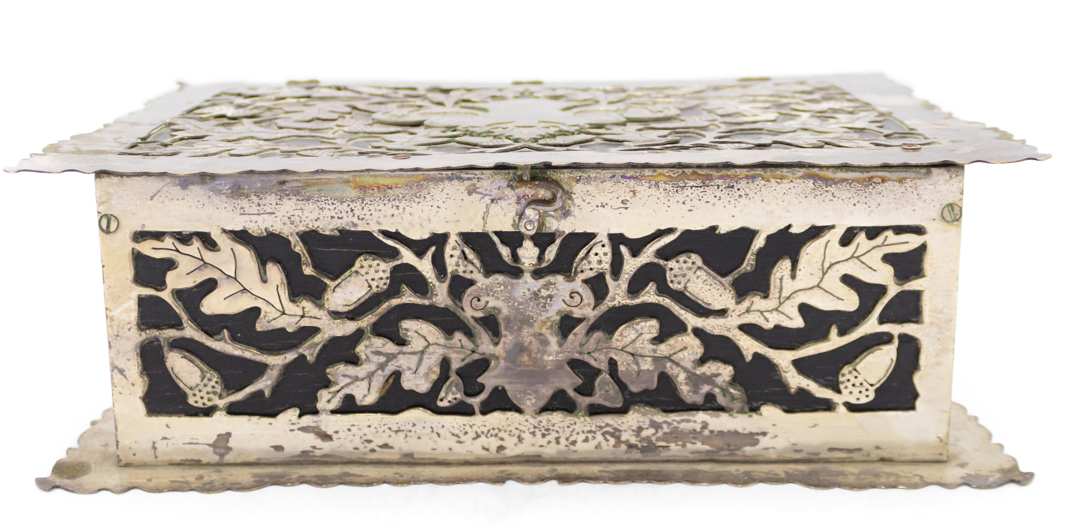 Caja Victoriana Francesa de Filigrana de Plata Victoriano en venta