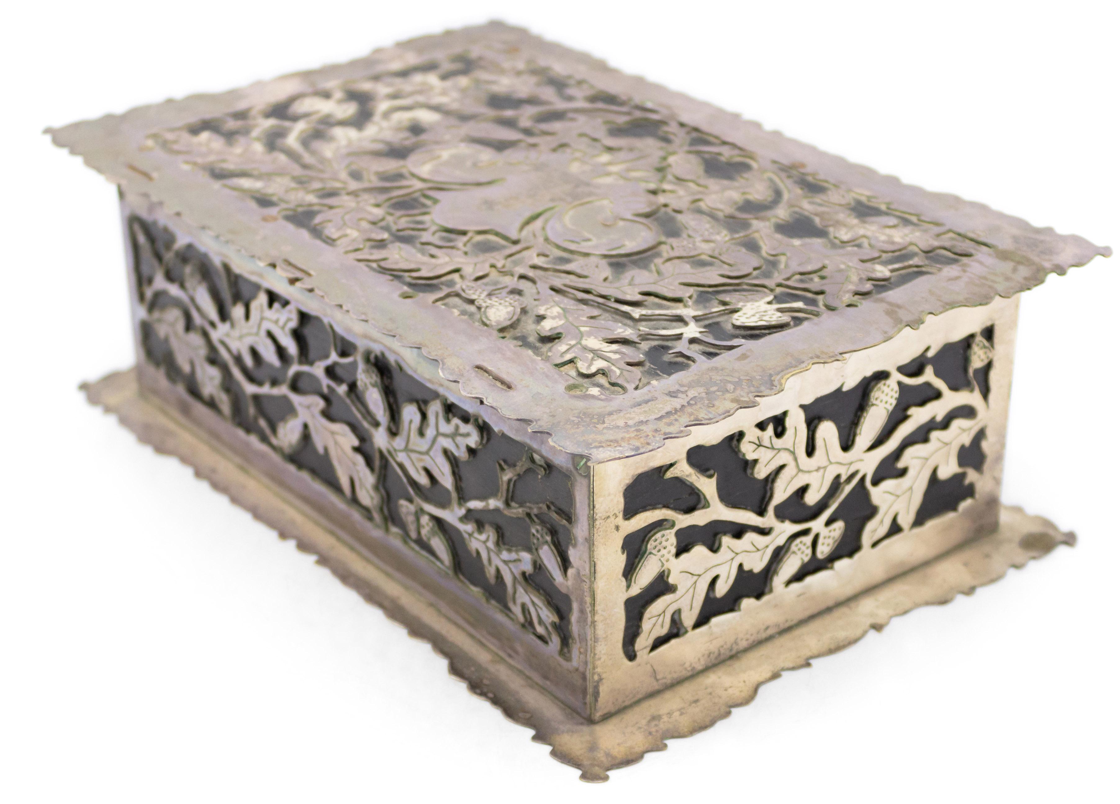 Caja Victoriana Francesa de Filigrana de Plata siglo XIX en venta
