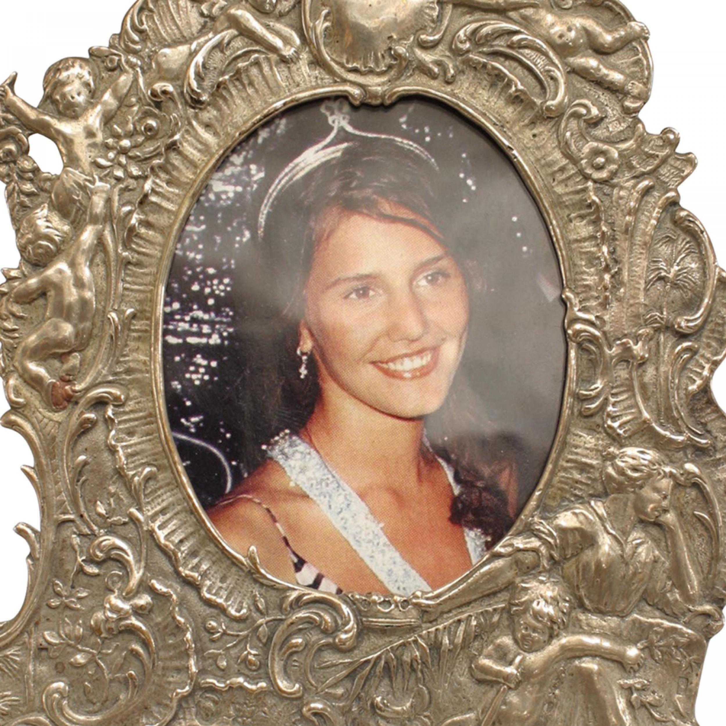 French Victorian Silver Picture Frame In Good Condition For Sale In Queens, NY