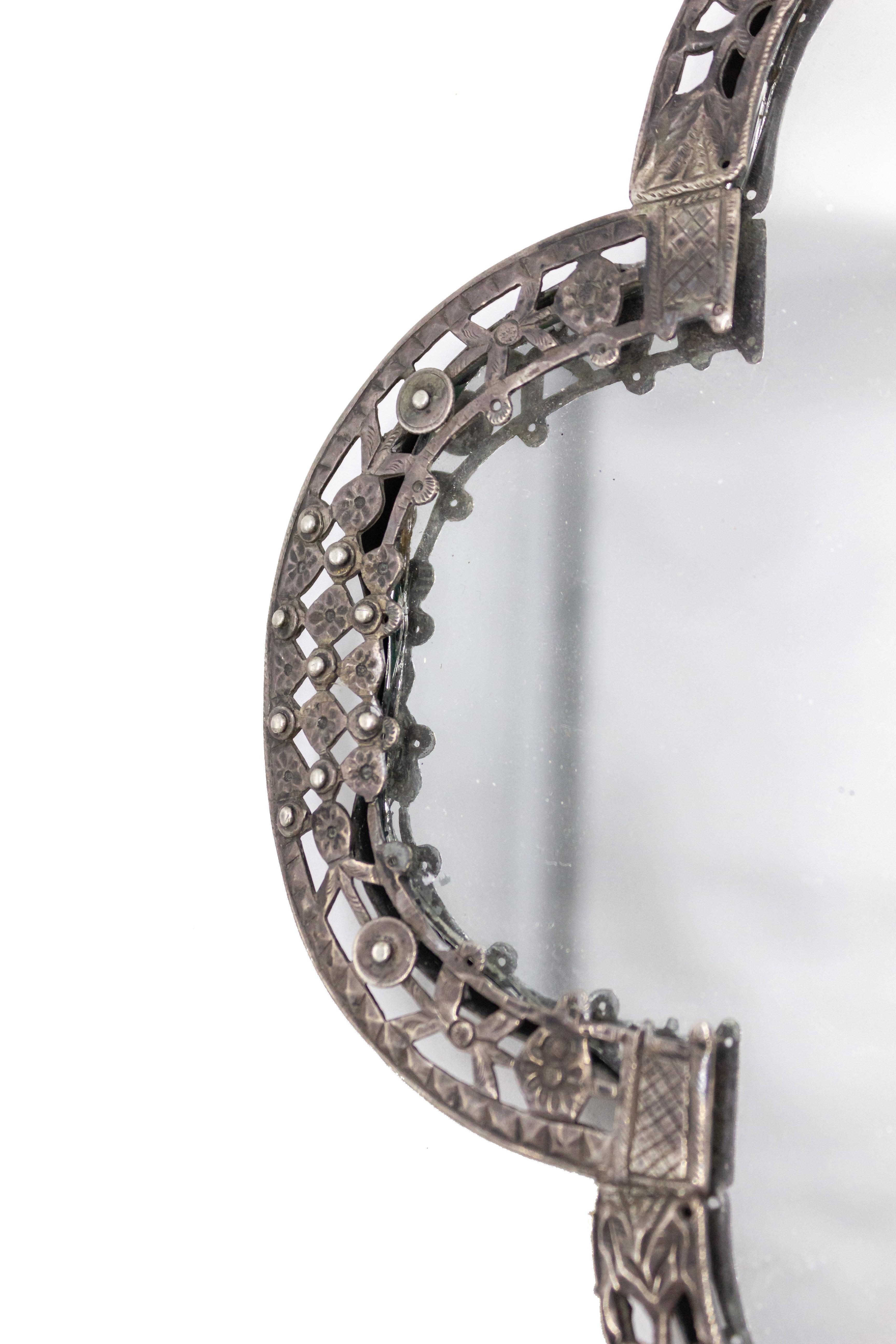 Plaqué Miroir à main victorien français en métal argenté en vente