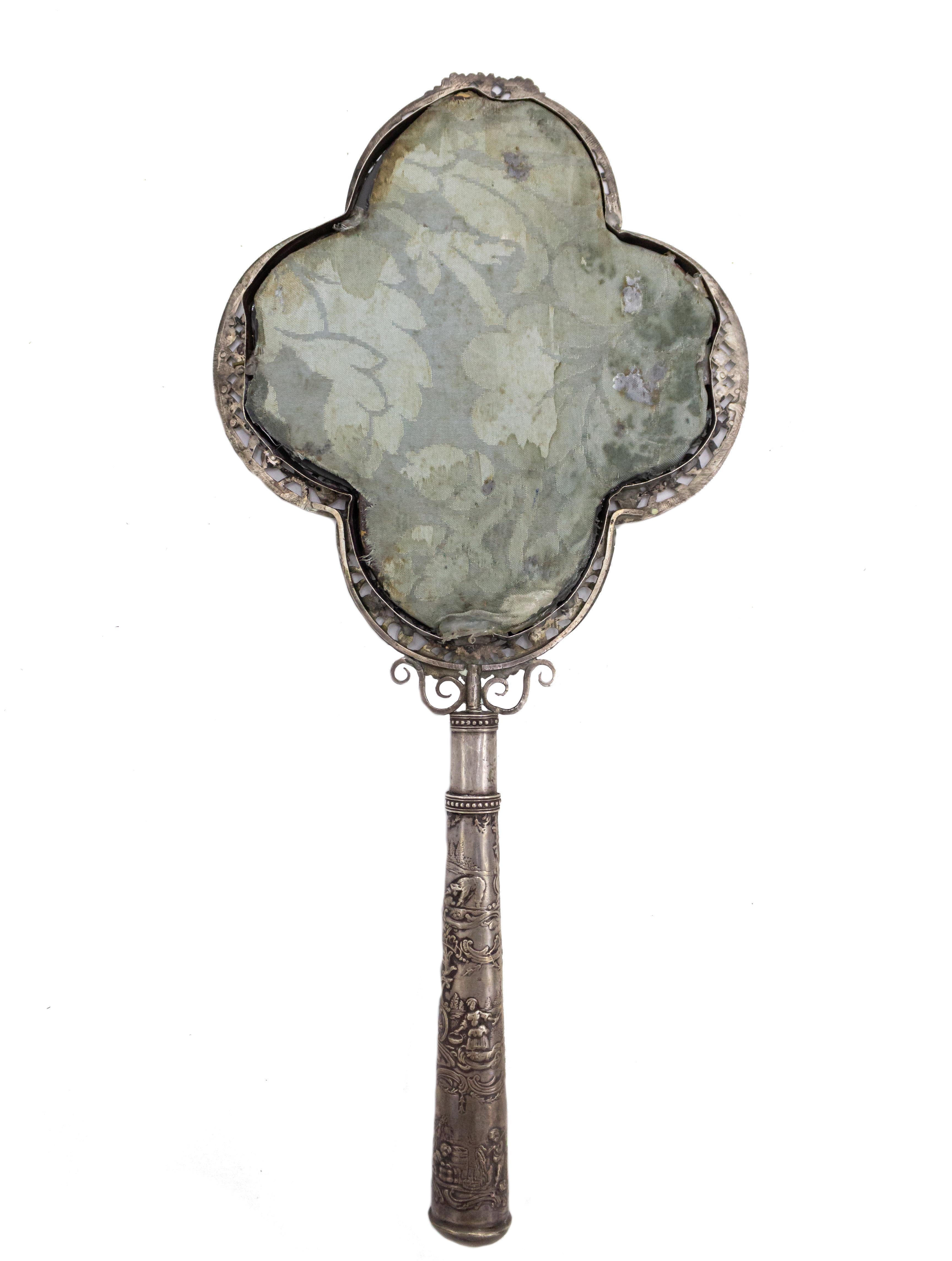 XIXe siècle Miroir à main victorien français en métal argenté en vente