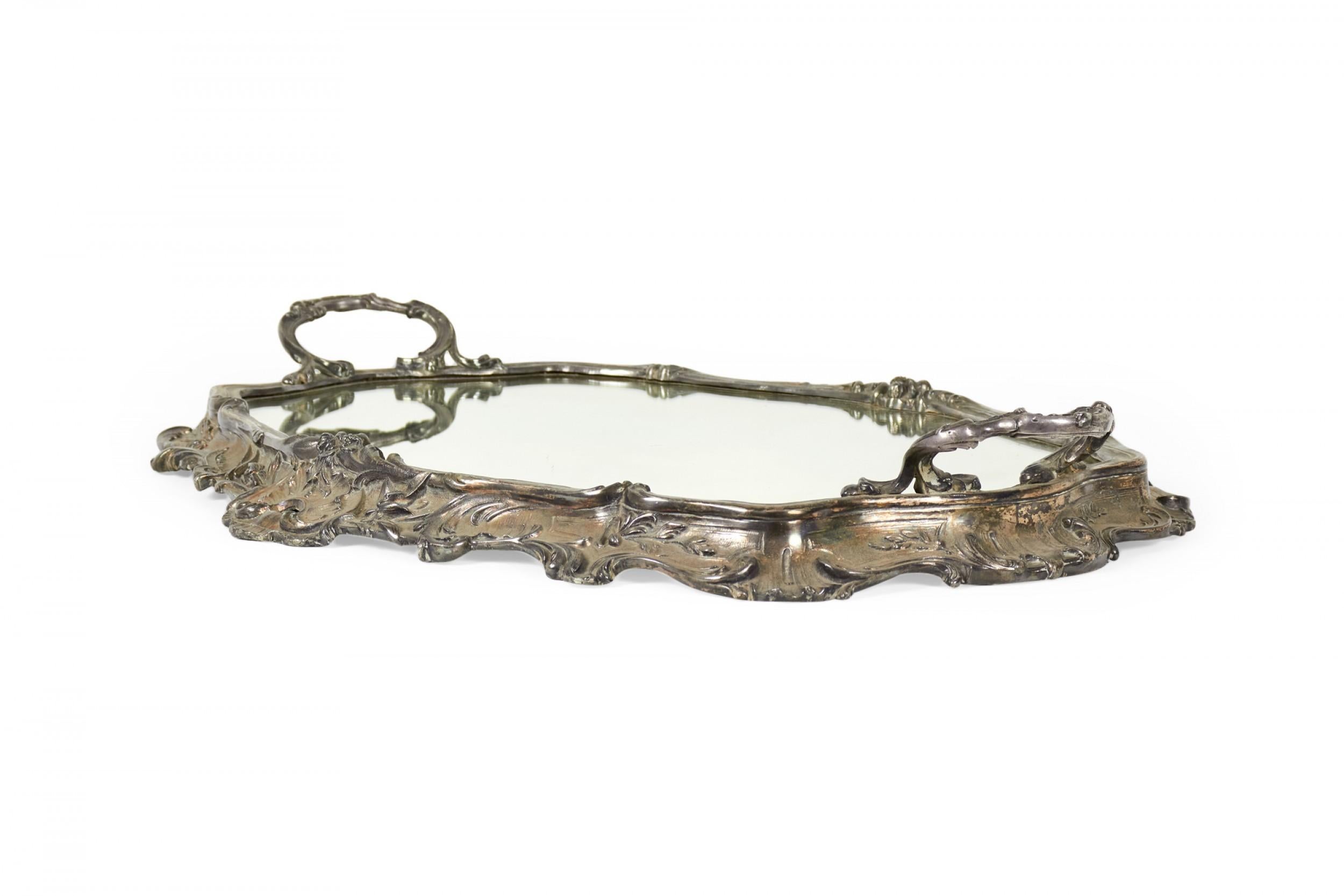 Vittoriano Vassoio francese vittoriano in argento in vendita