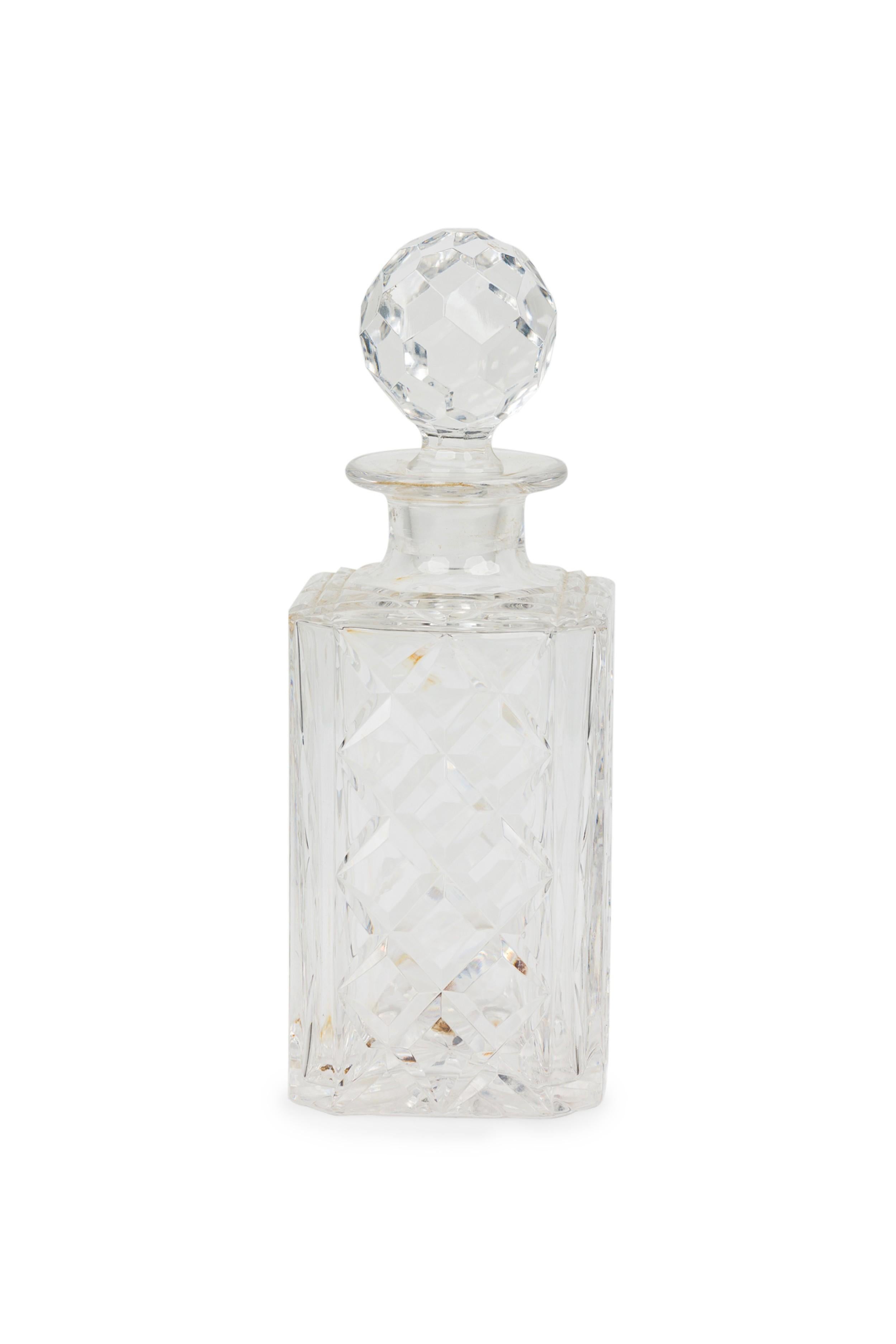 Victorien Carafe à whisky Baccarat de style victorien français avec bouchon en vente