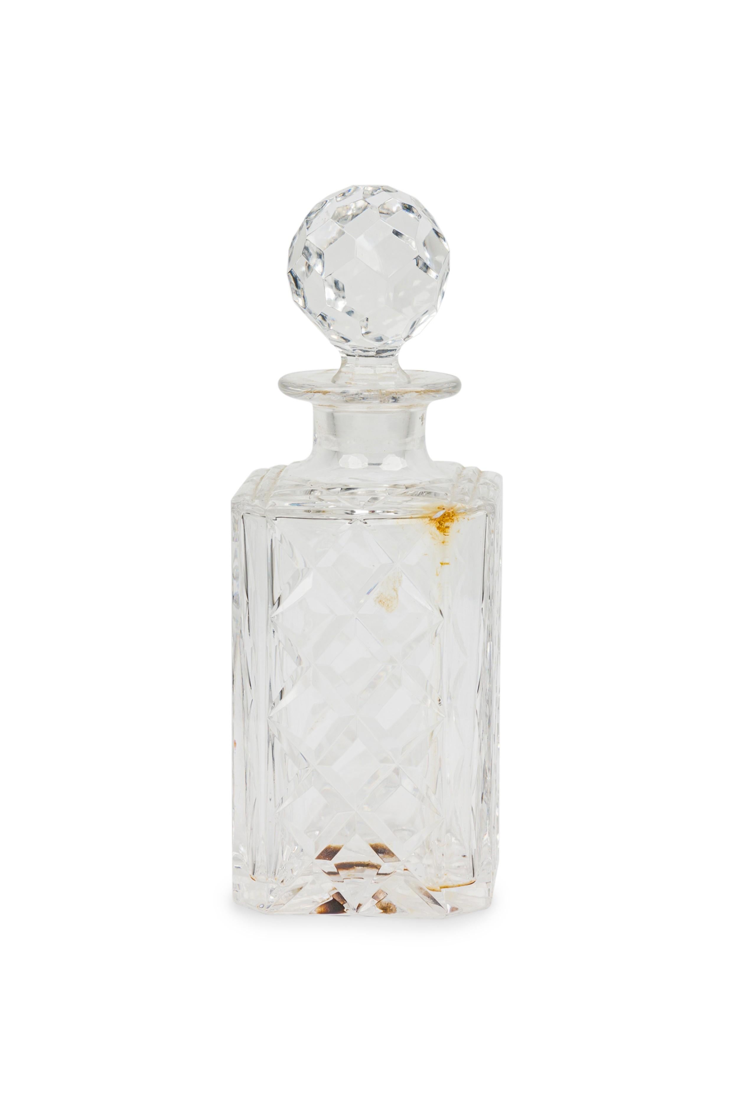 Fait main Carafe à whisky Baccarat de style victorien français avec bouchon en vente