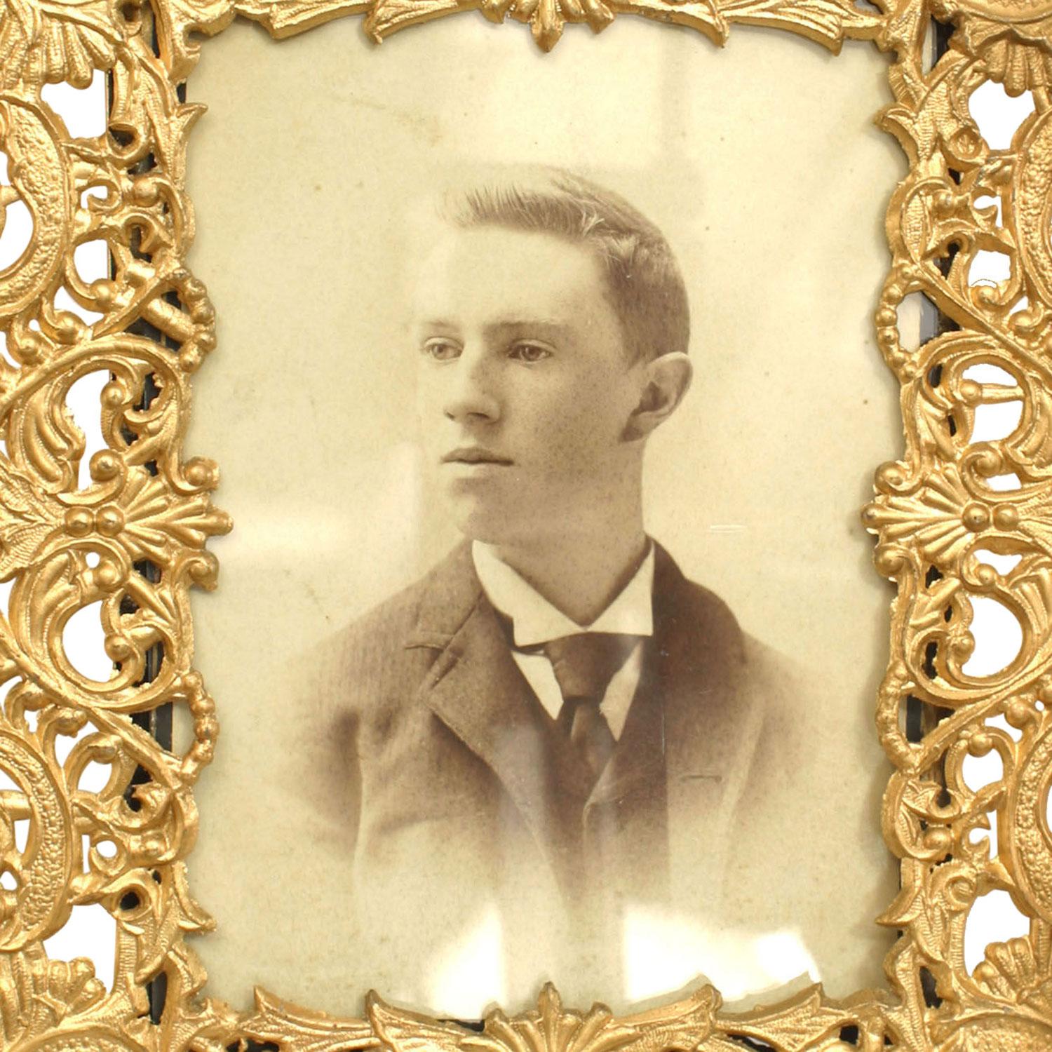 Victorien Cadre photo en filigrane doré de style victorien français en vente