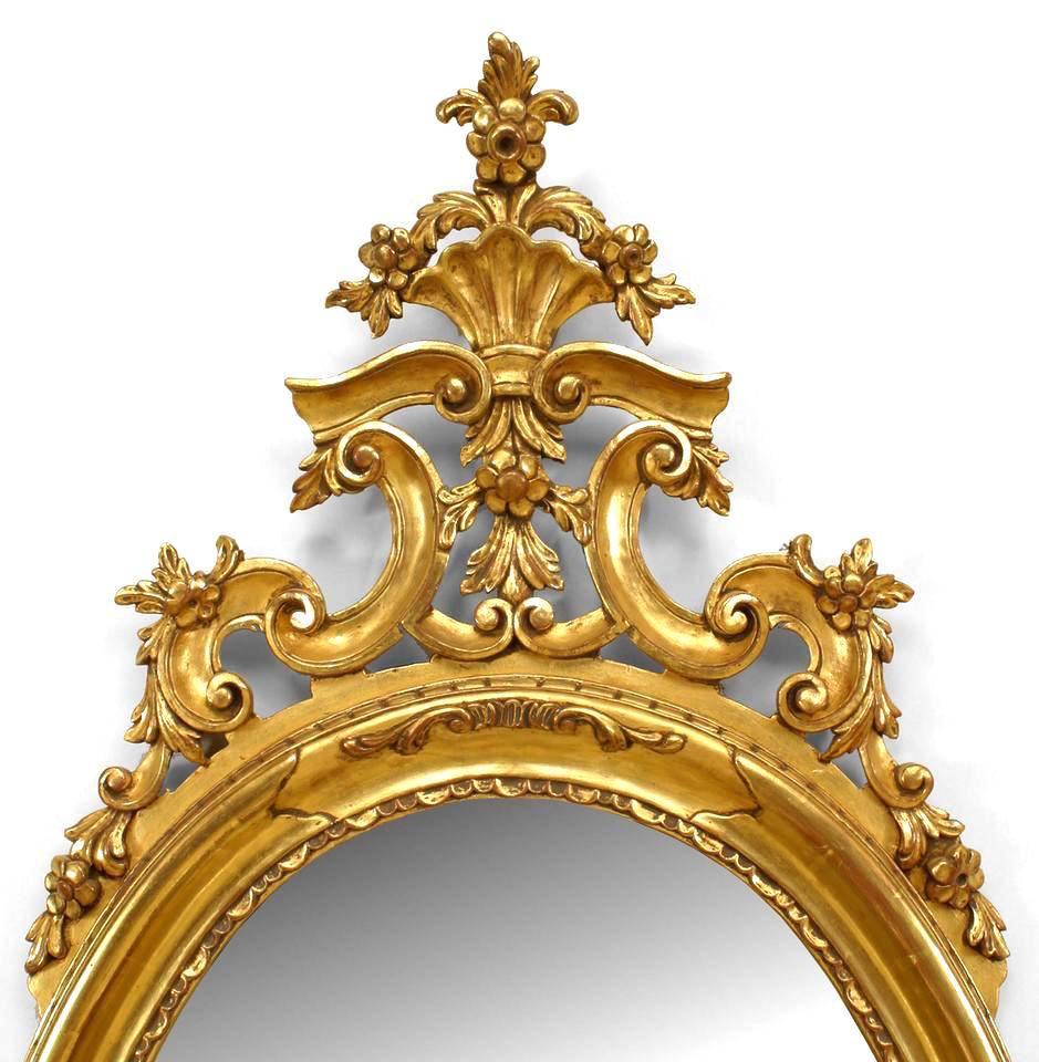 French Victorian-style (20th Century) oval giltwood wall mirror with applied filigree carved scroll design border.
