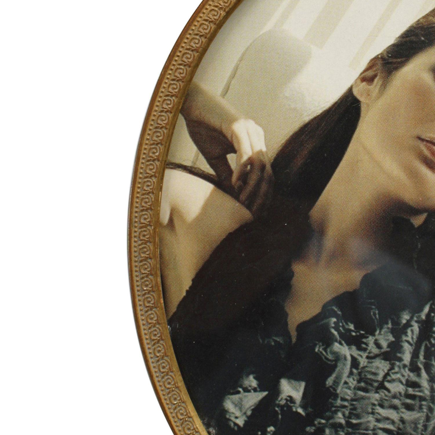 Vittoriano French Victorian Style Oval Gilt Brass Picture Frame in vendita