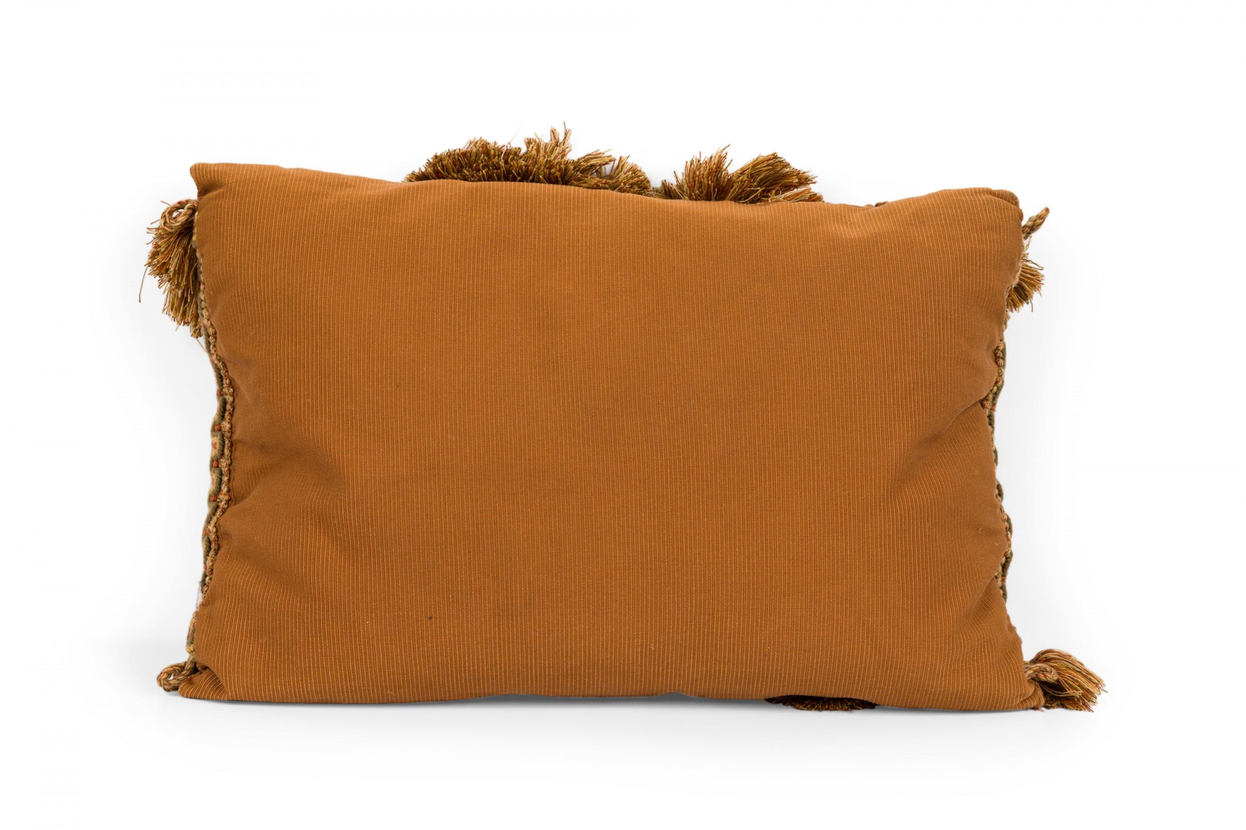 Victorien Coussin rectangulaire de style victorien français en tapisserie florale rose et verte en vente