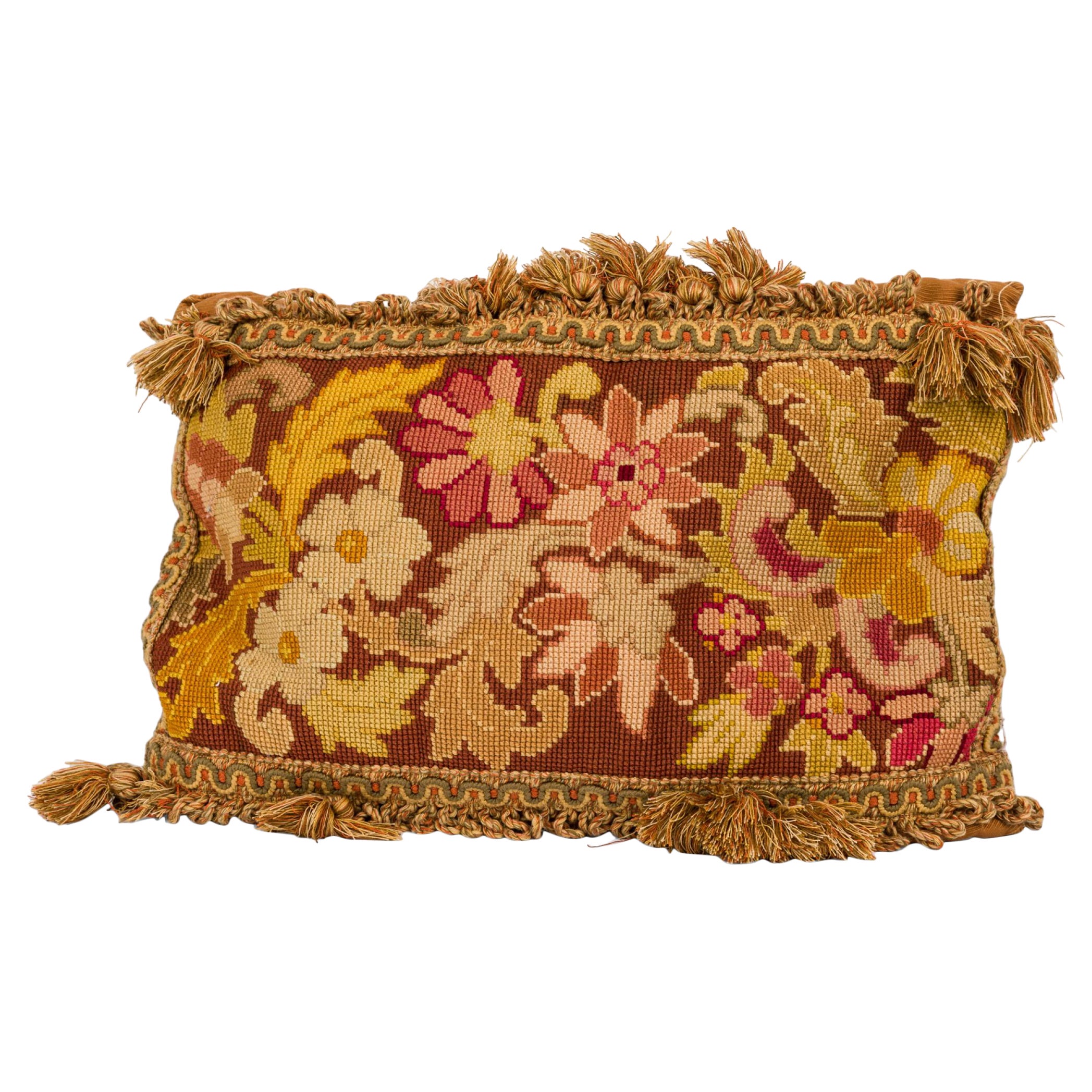 Coussin rectangulaire de style victorien français en tapisserie florale rose et verte en vente