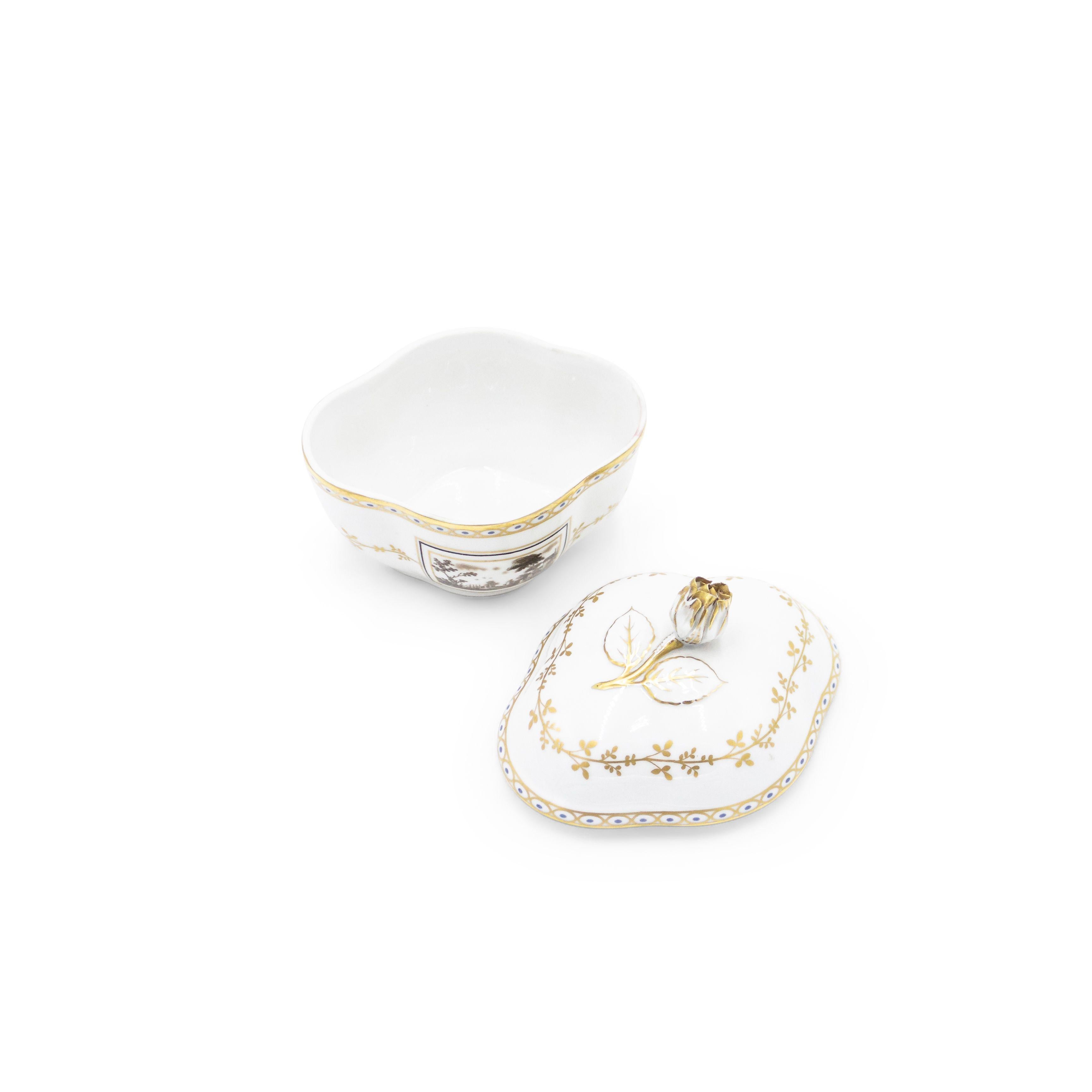 French Victorian Style White Porcelain Box For Sale 2