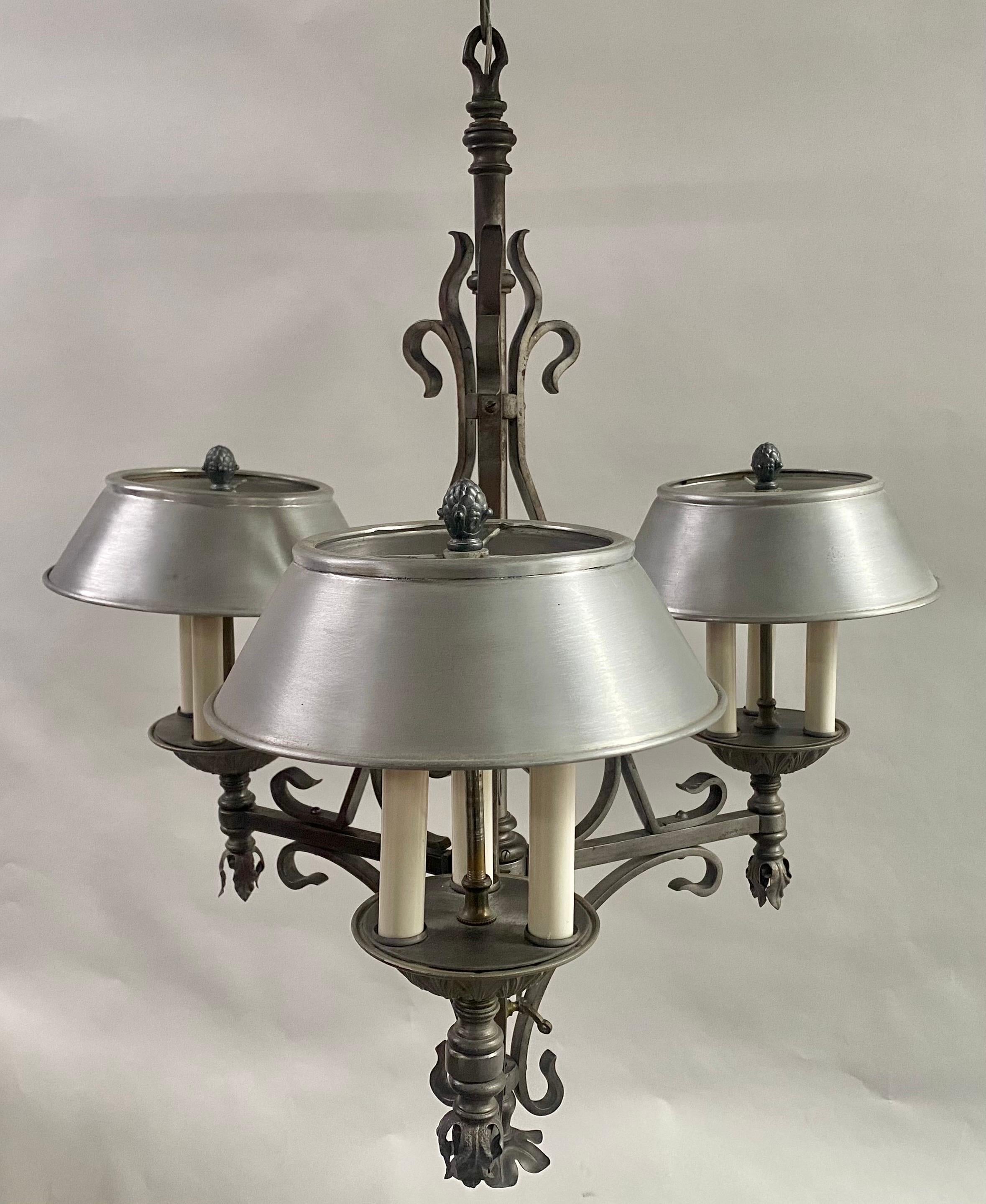 Französisch viktorianischen Stil Schmiedeeisen Gas konvertiert Kronleuchter, 9 Glühbirnen (Viktorianisch) im Angebot
