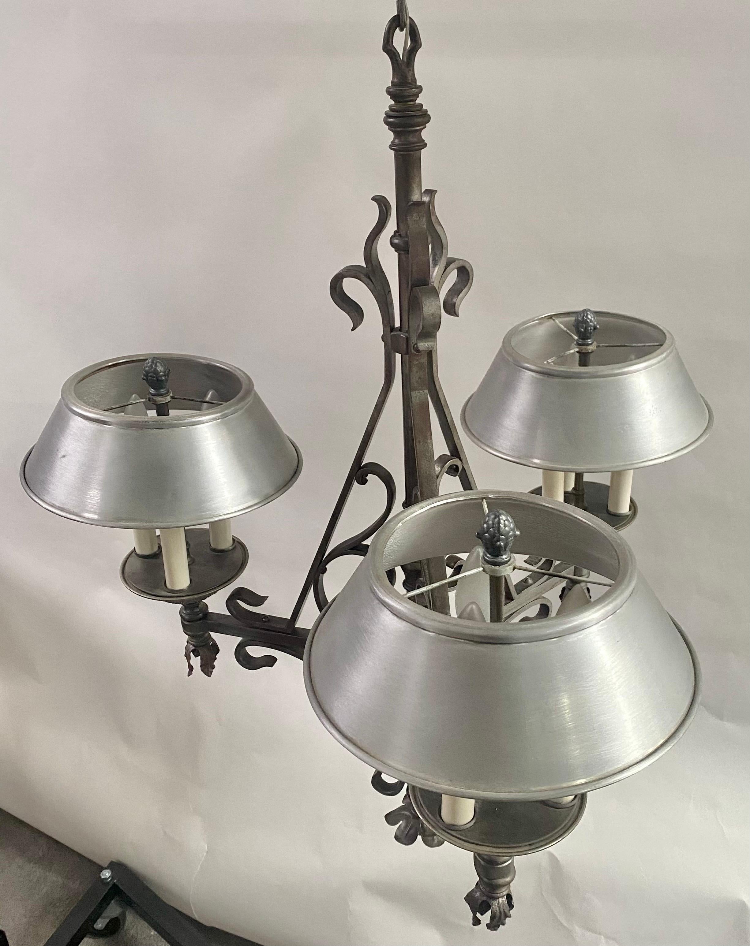 Französisch viktorianischen Stil Schmiedeeisen Gas konvertiert Kronleuchter, 9 Glühbirnen im Zustand „Gut“ im Angebot in Plainview, NY