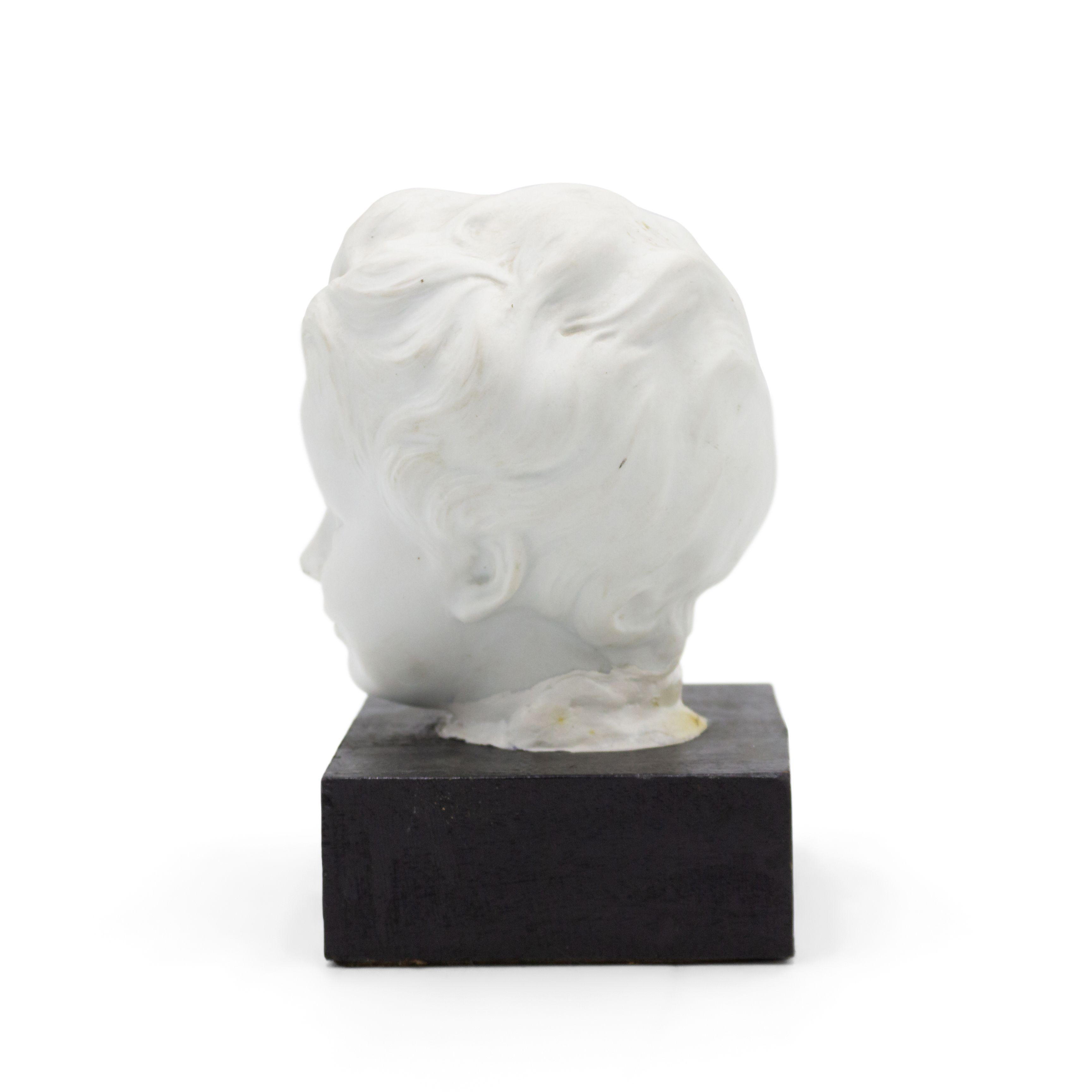 French Victorian White Parium Bust In Good Condition In New York, NY
