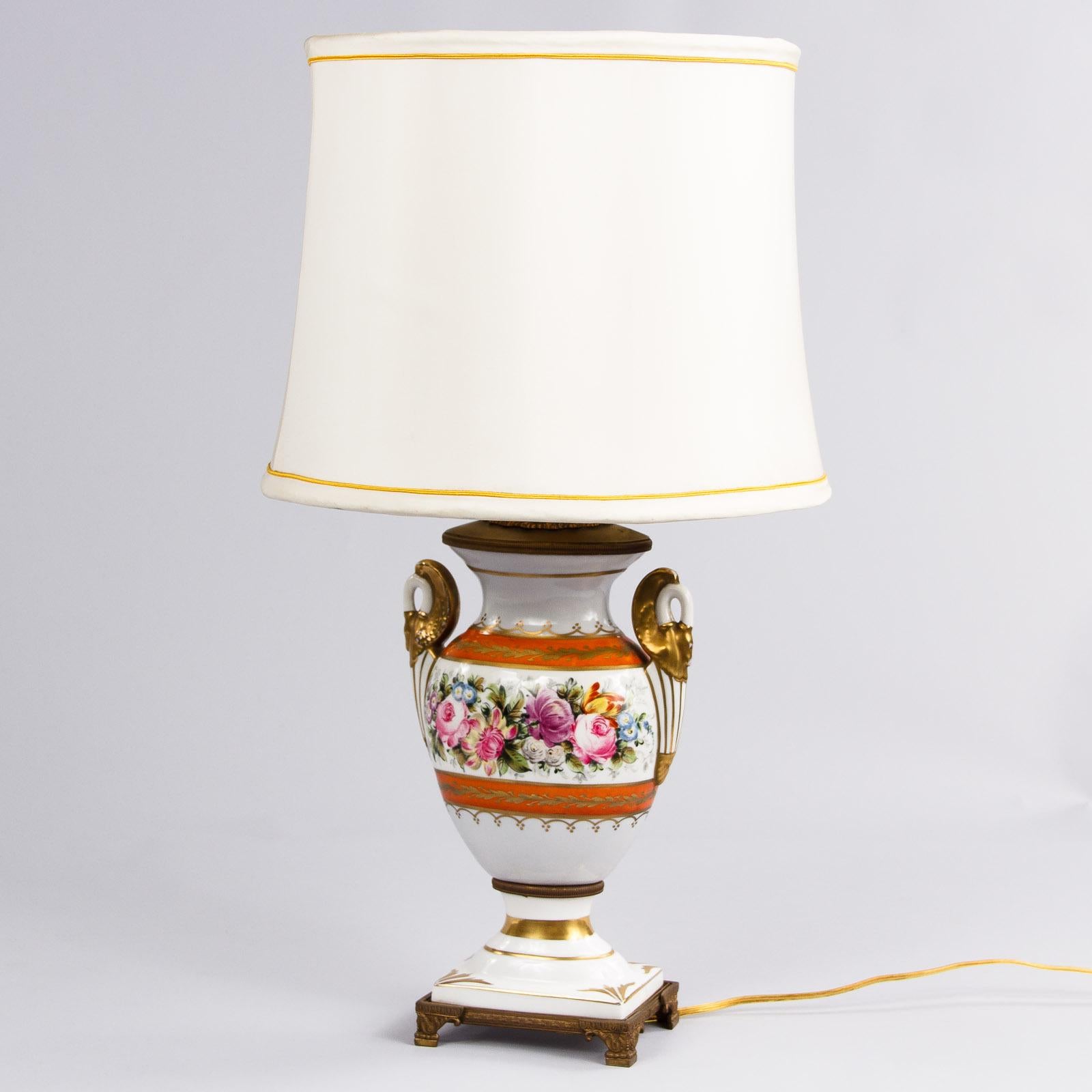 French Vieux Paris Ceramic Table Lamp, Early 1900s In Good Condition For Sale In Austin, TX