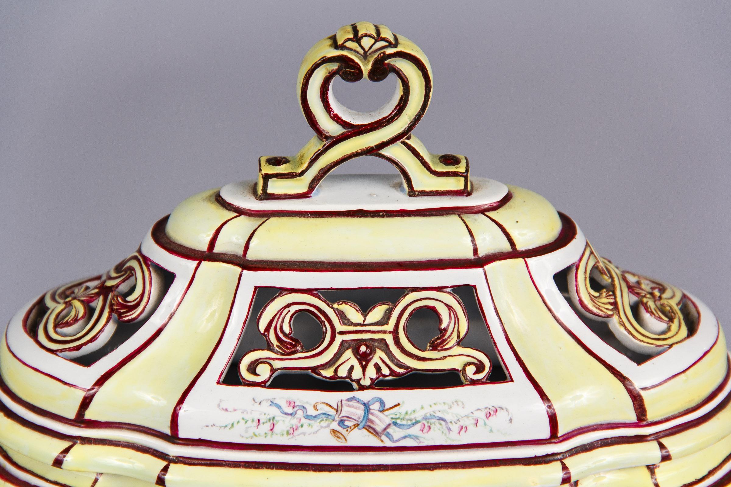 Rococo Revival French Vieux Paris Ceramic Urn, Early 1900s
